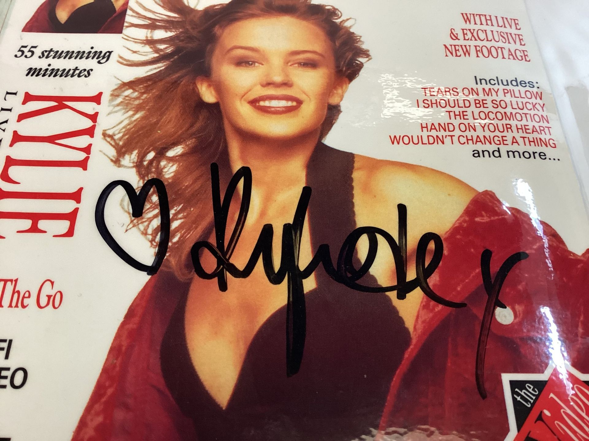 SIGNED KYLIE MINOGUE VIDEO SLEEVE. This is an original Kylie autograph found here on a cover of - Image 2 of 2