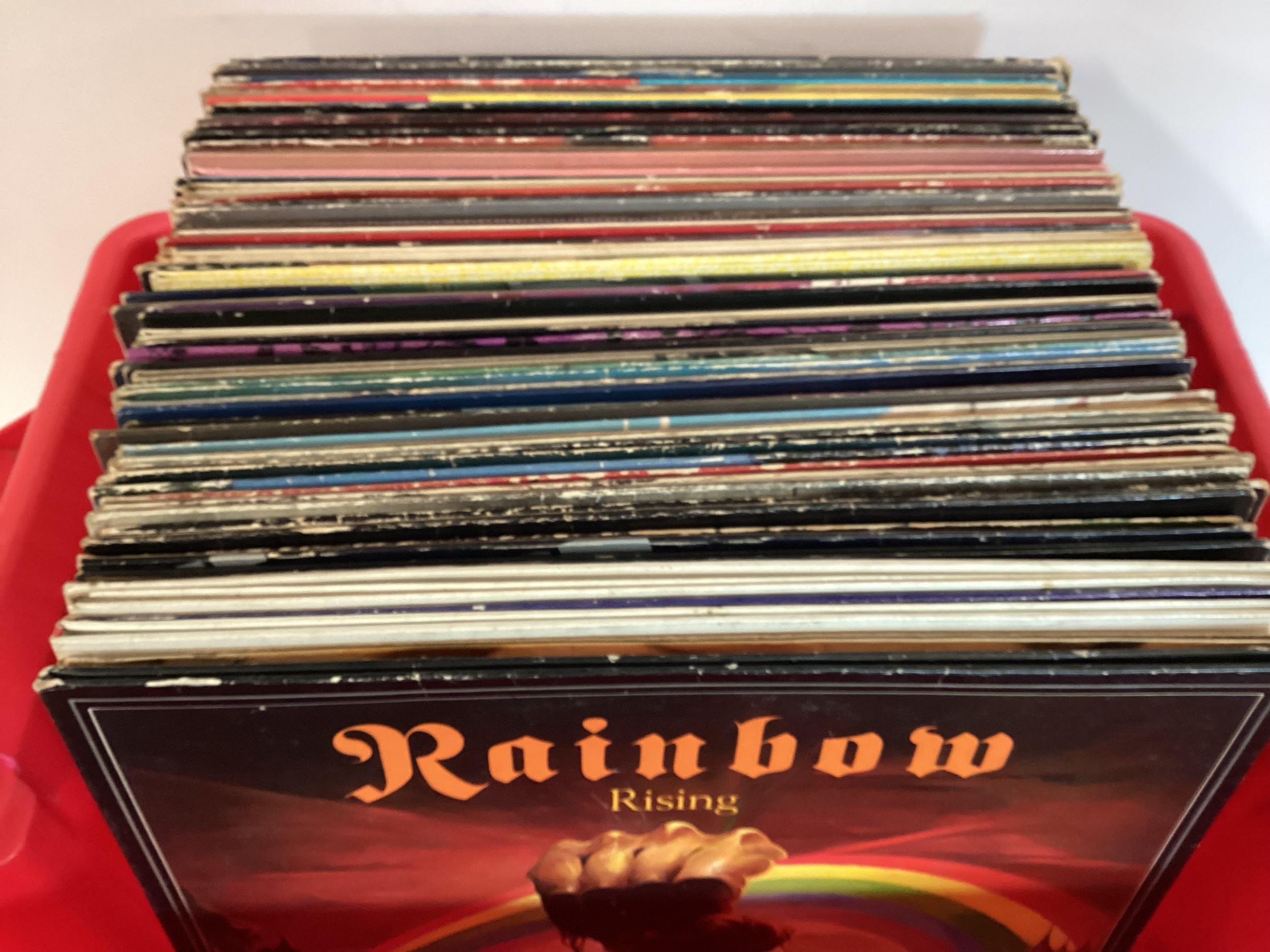 LARGE CRATE OF VARIOUS POP / ROCK RELATED VINYL LP RECORDS. This box contains an assortment of