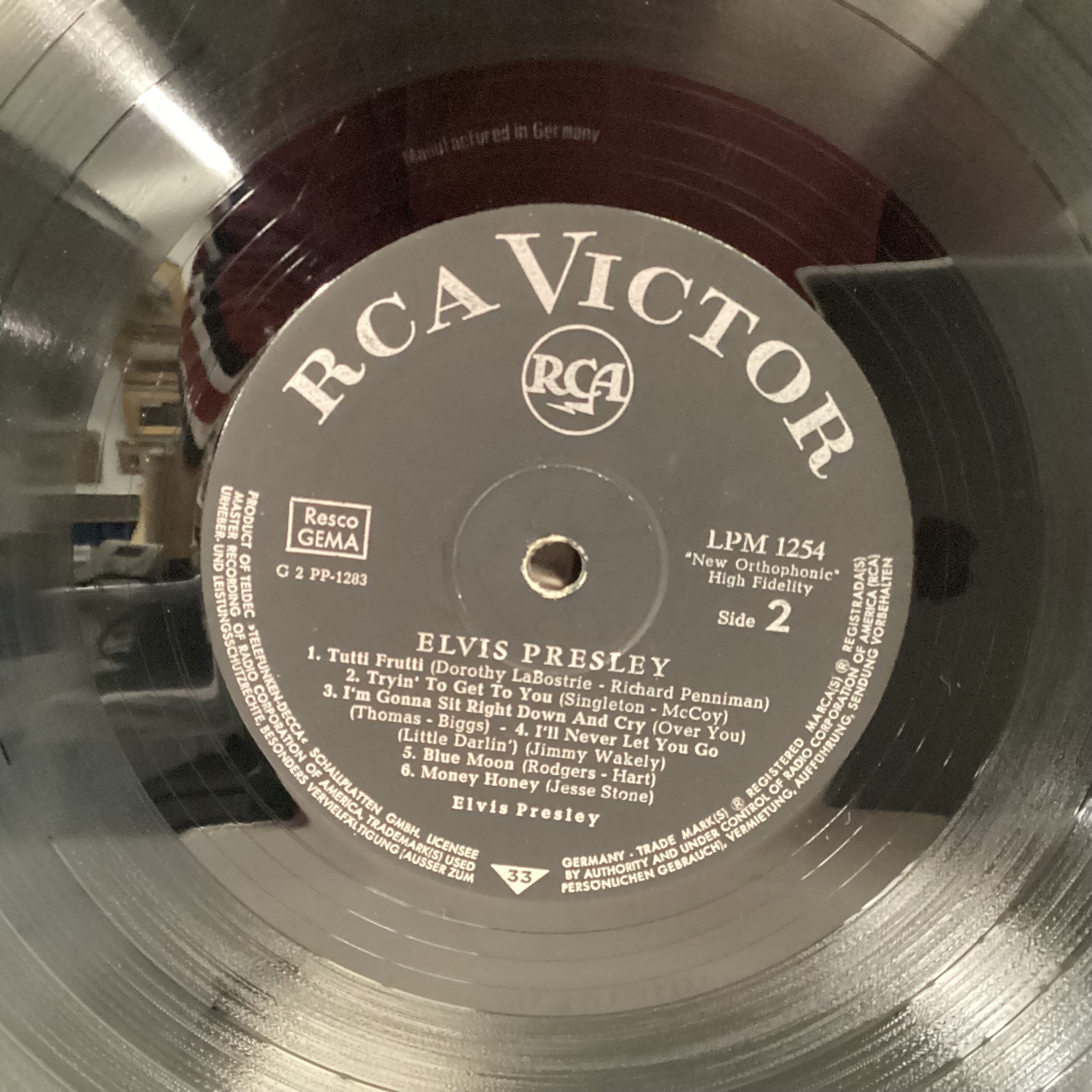 ELVIS PRESLEY DEBUT ALBUM ORIGINAL LONG PLAYER. This is a German pressing on RCA LPM 1254 found here - Image 3 of 4