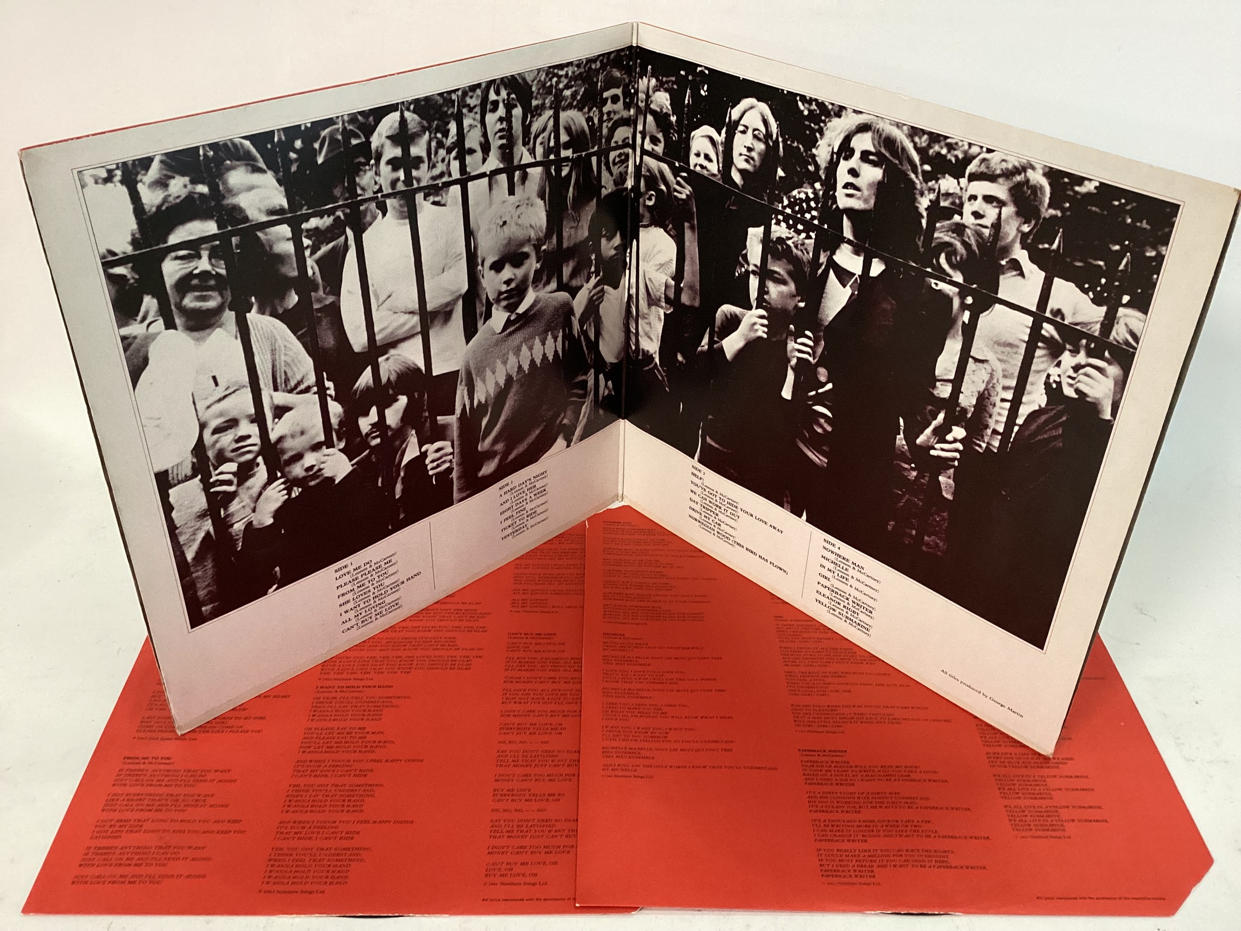 THE BEATLES VINYL ALBUMS X 2. Here we have a copy of ‘1962/1966’ on black vinyl in gatefold sleeve - Image 6 of 6