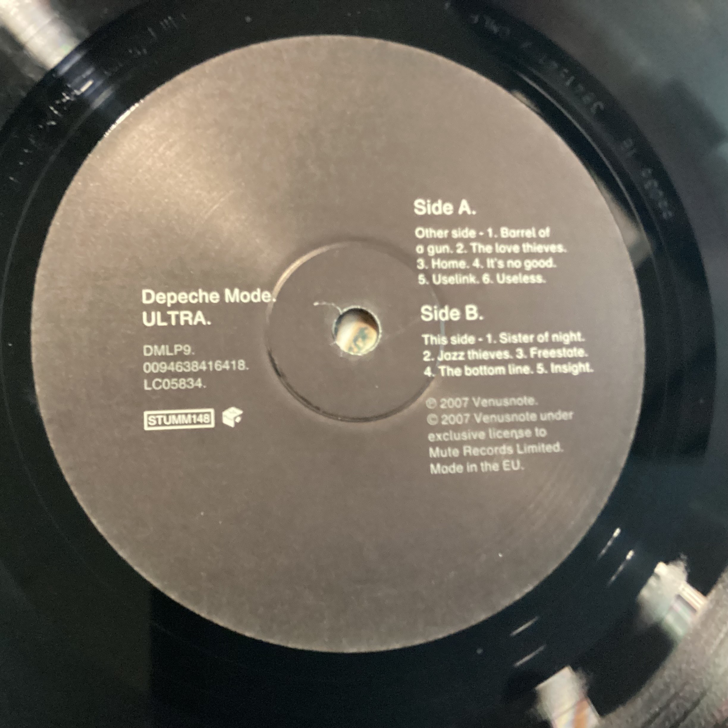 DEPECHE MODE VINYL LP ‘ULTRA’. A 2007 release of this gatefold sleeved record on Mute Records - Image 4 of 5