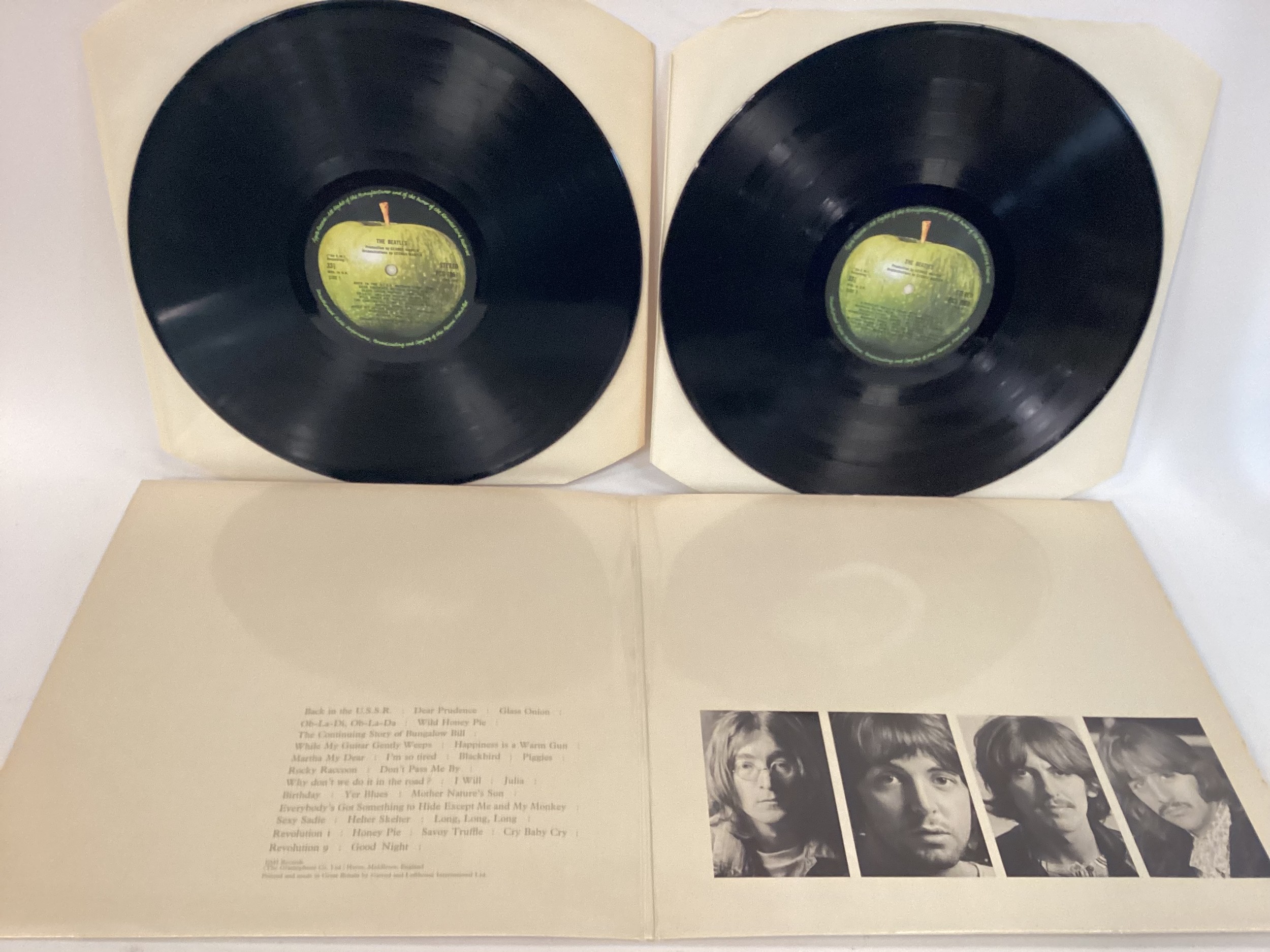 BEATLES UN-NUMBERED WHITE ALBUM. Released originally in 1968 and found here in Ex condition on Apple - Image 3 of 6