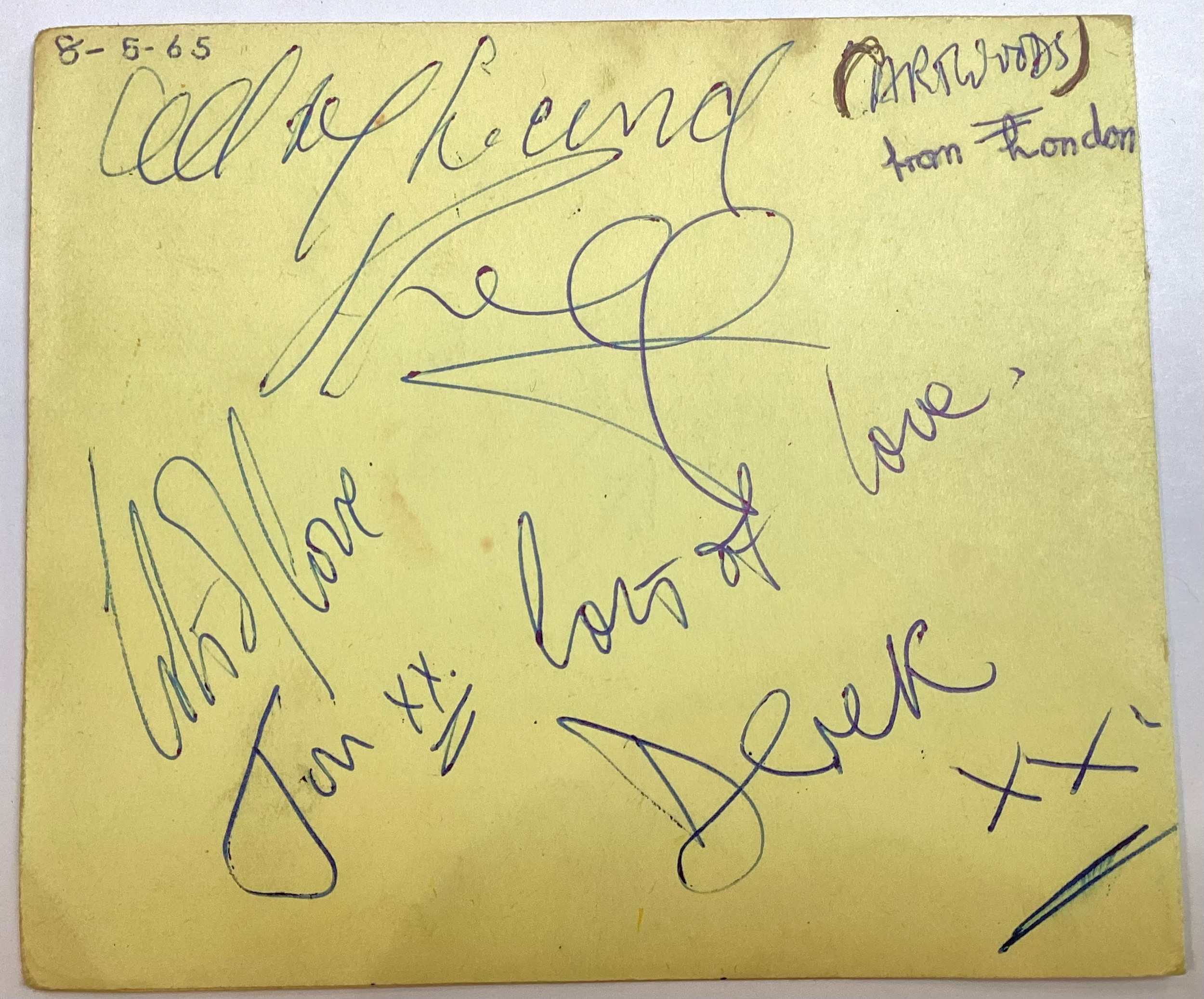 GENUINE 1960’S AUTOGRAPH BOOK CONTAINING VARIOUS POP / ROCK STARS. The book has seen better days - Bild 2 aus 14