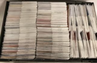 LARGE TRAY OF VARIOUS HIT SINGLES.