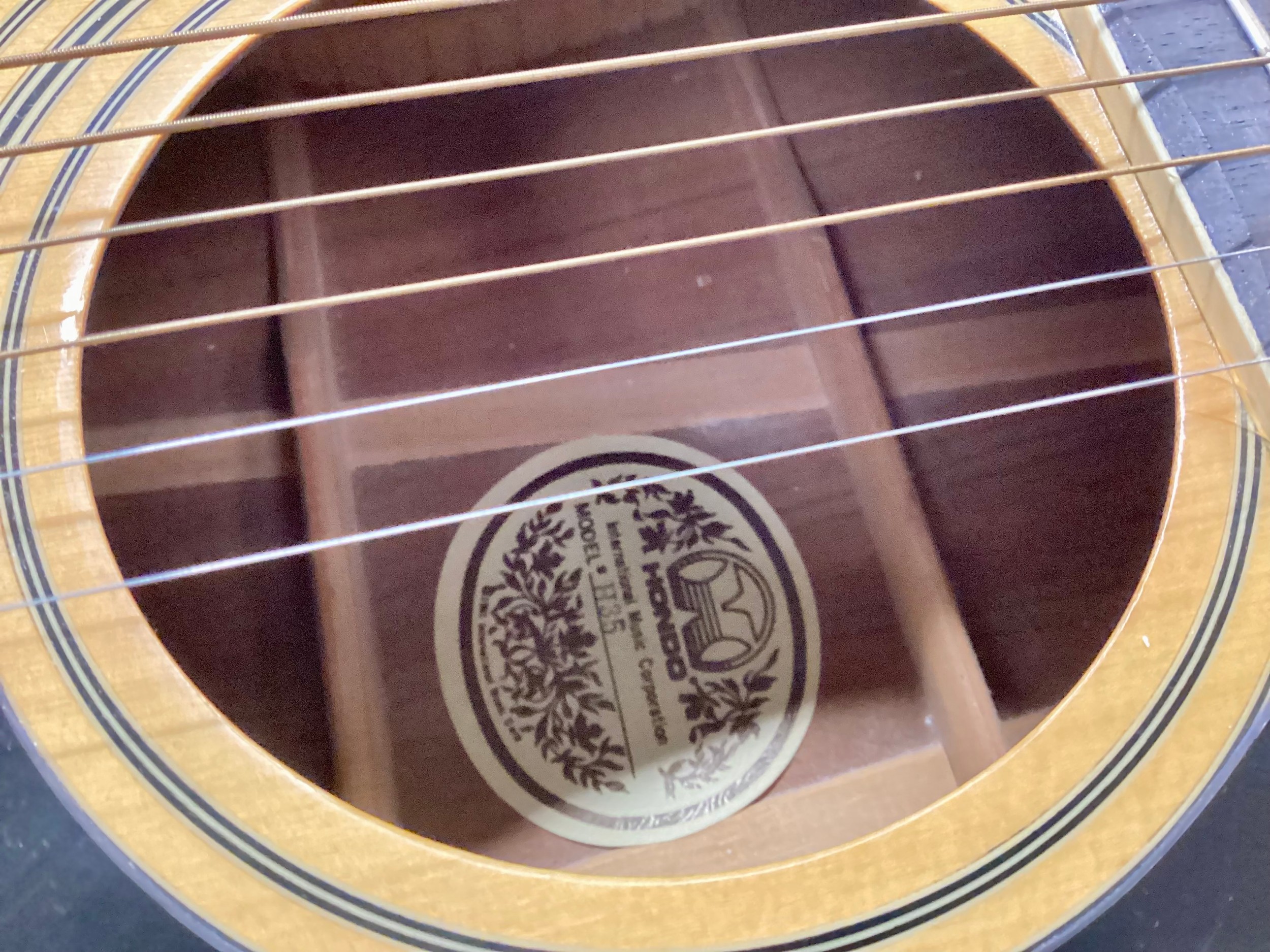 HONDO ACOUSTIC 6 STRING GUITAR. This is model No. H35 which is from the early 1980's and a copy of - Image 6 of 7