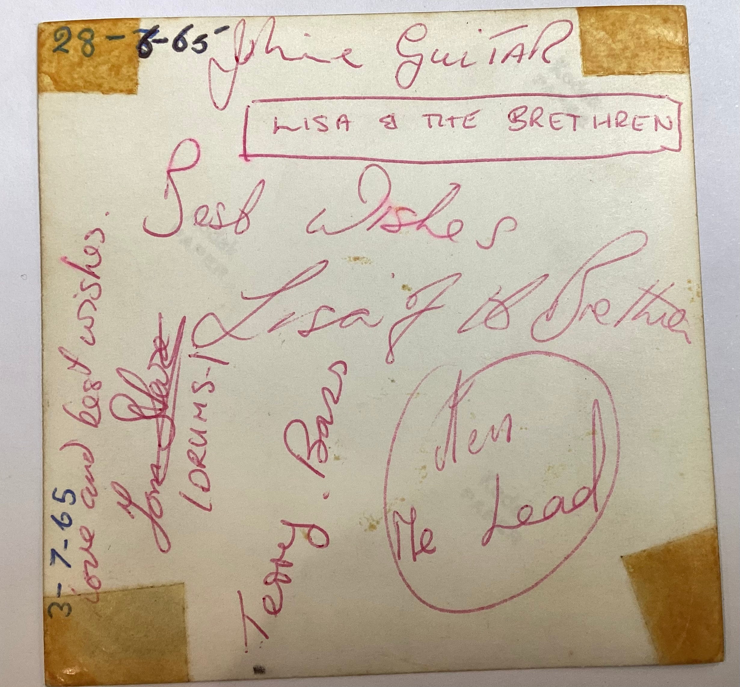 GENUINE 1960’S AUTOGRAPH BOOK CONTAINING VARIOUS POP / ROCK STARS. The book has seen better days - Bild 13 aus 14