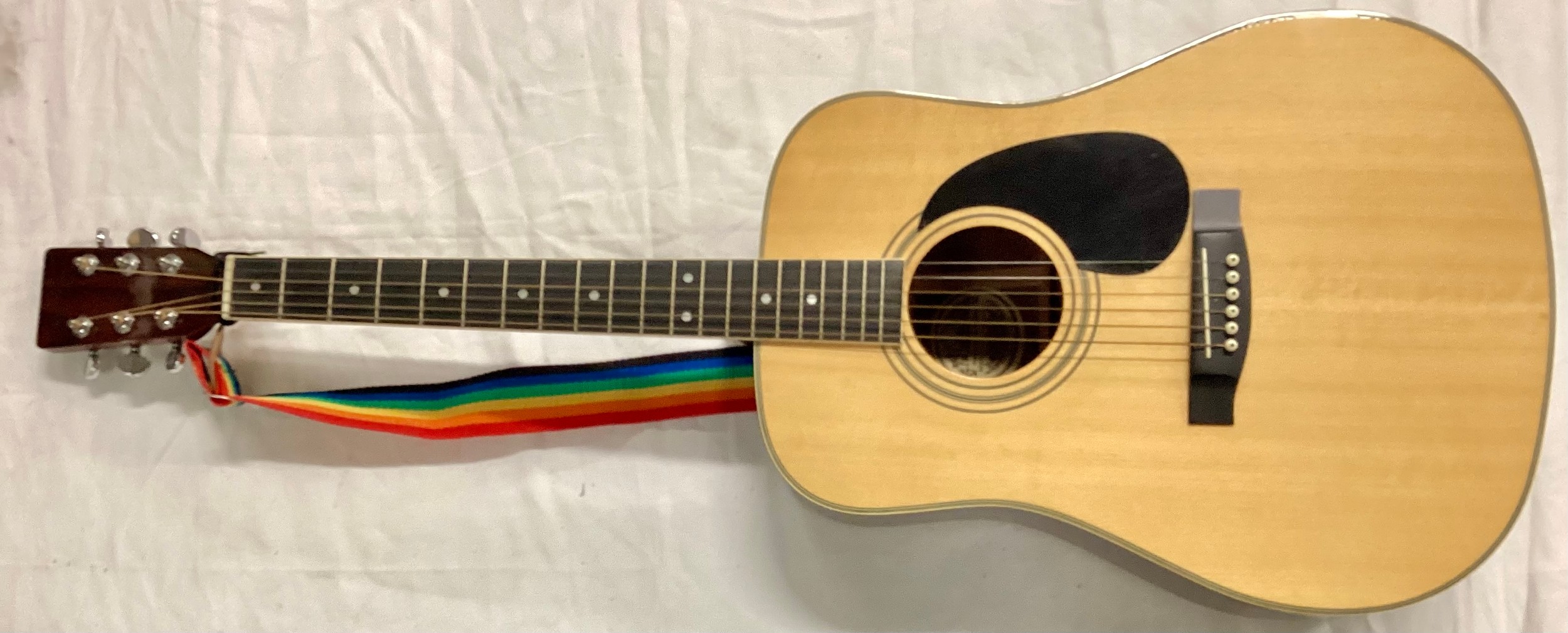 HONDO ACOUSTIC 6 STRING GUITAR. This is model No. H35 which is from the early 1980's and a copy of