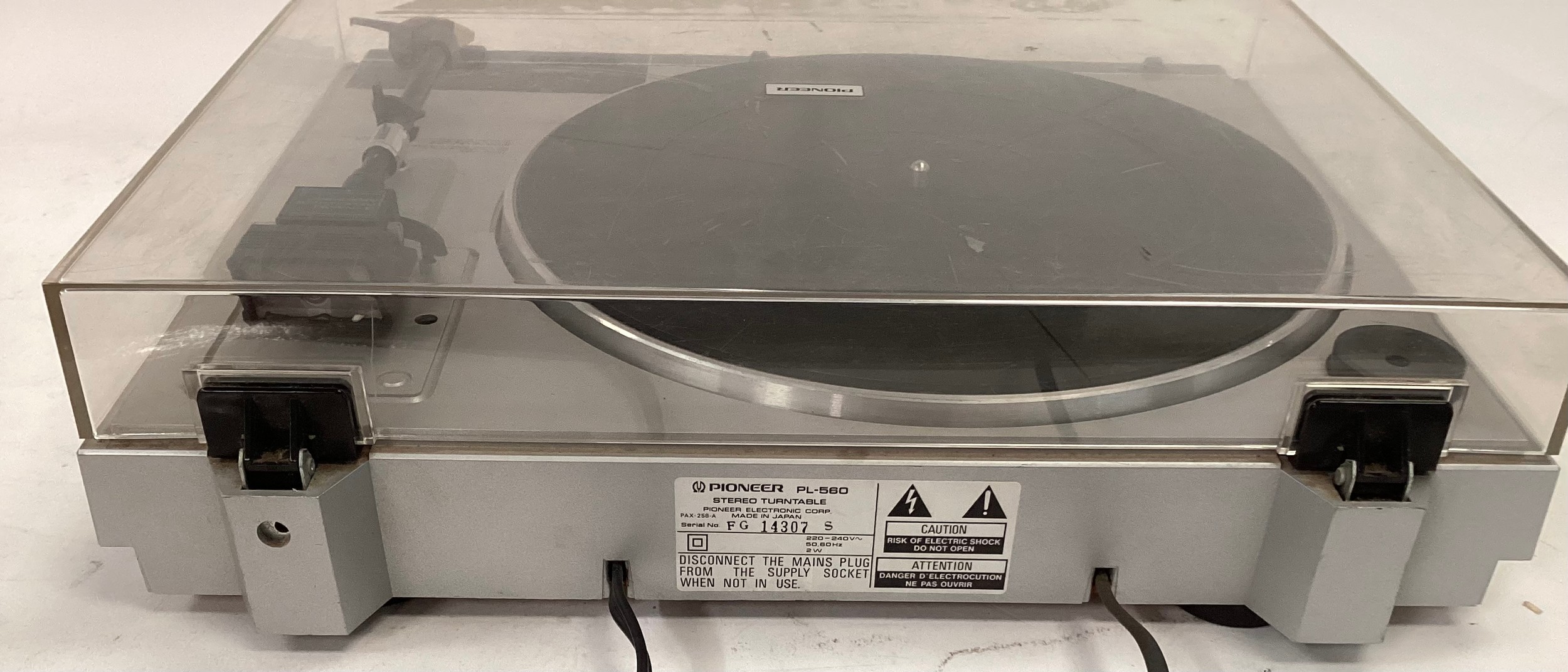 PIONEER STEREO TURNTABLE PL-560. This is a belt drive semi automatic turntable. Powers up and - Bild 4 aus 7