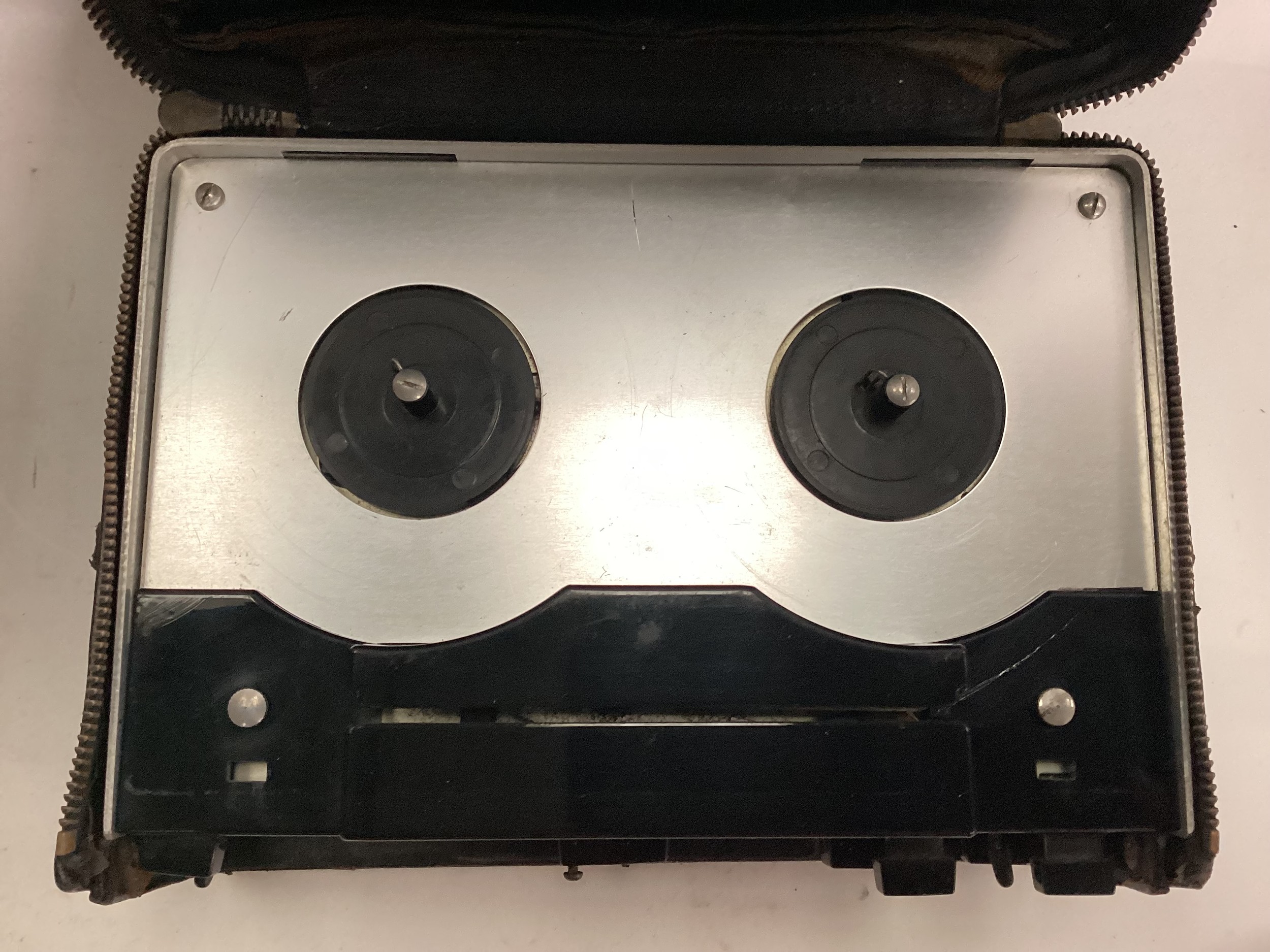 FI-CORD PORTABLE REEL TO REEL TAPE RECORDERS. Here we have 2 tape recorders model No. 202A. One - Image 3 of 8