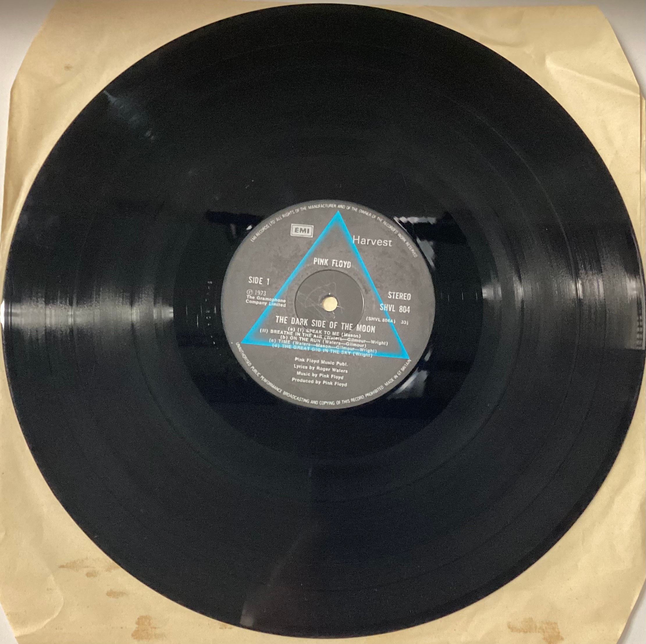 PINK FLOYD ‘DARK SIDE OF THE MOON’ VINYL LP RECORD. Found here on Harvest Records SHVL 804 from - Image 4 of 5