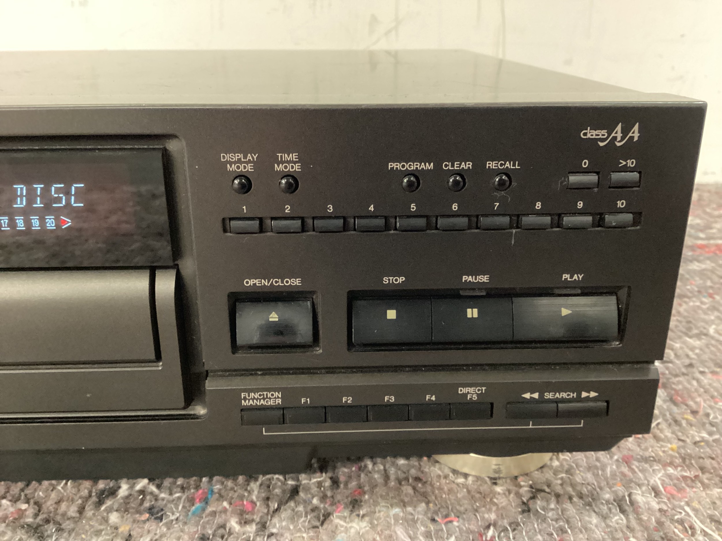 TECHNICS COMPACT DISC PLAYER. This unit powers up when plugged in and is model No. SL-PS700. - Image 2 of 4