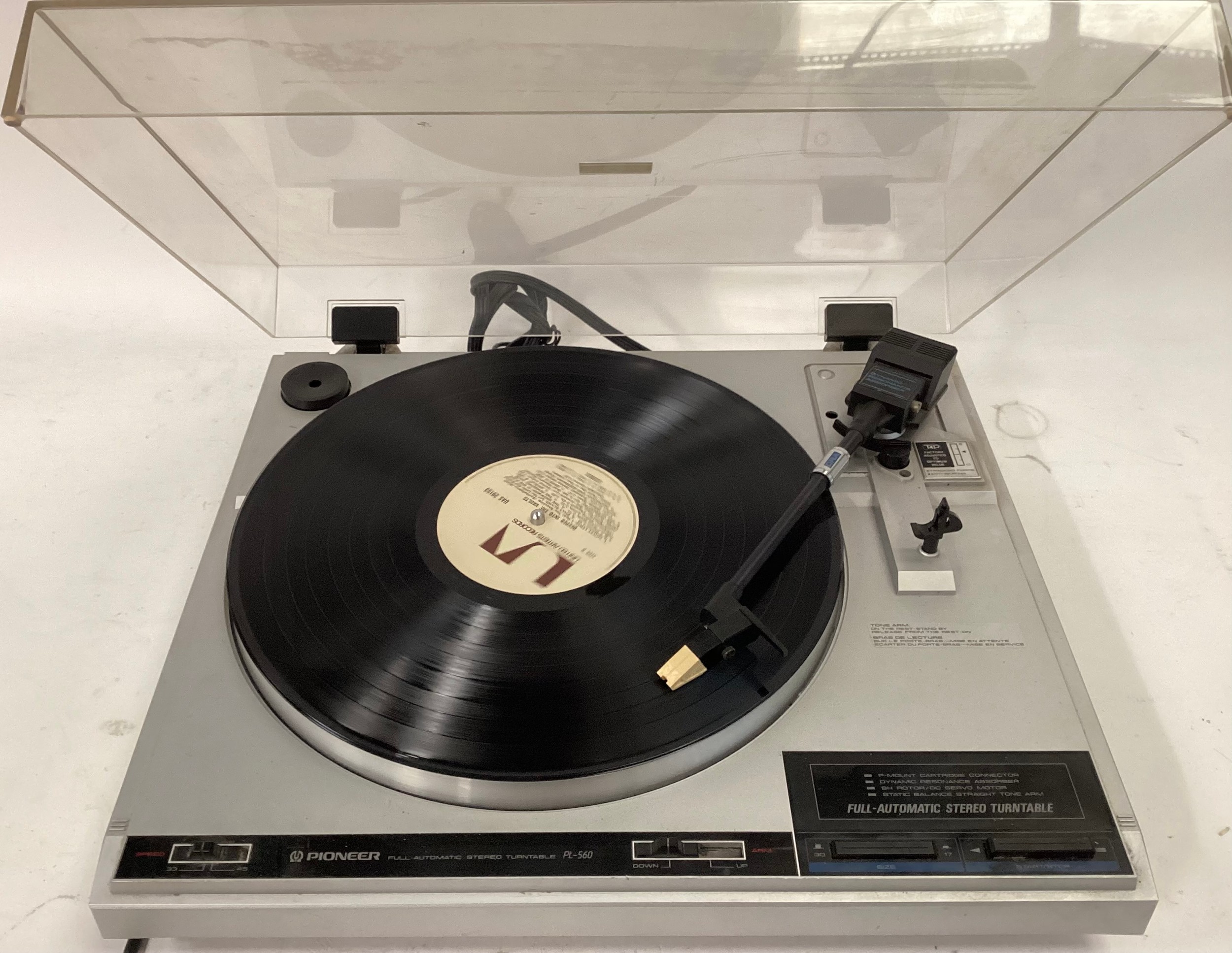 PIONEER STEREO TURNTABLE PL-560. This is a belt drive semi automatic turntable. Powers up and