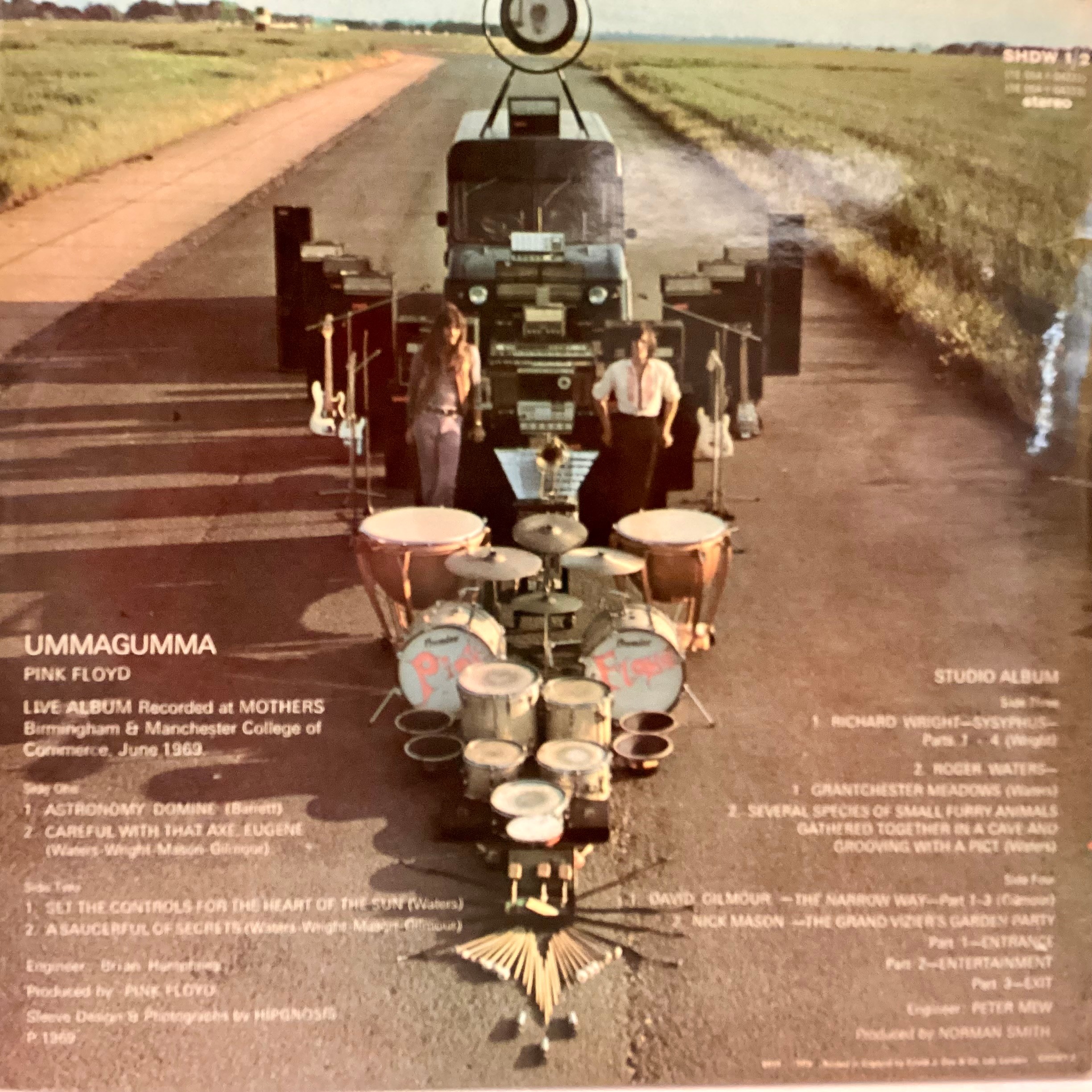 PINK FLOYD ‘UMMAGUMMA’ DOUBLE VINYL ALBUM. 1969 UK double vinyl LP with EMI logo on the labels. In a - Image 2 of 7