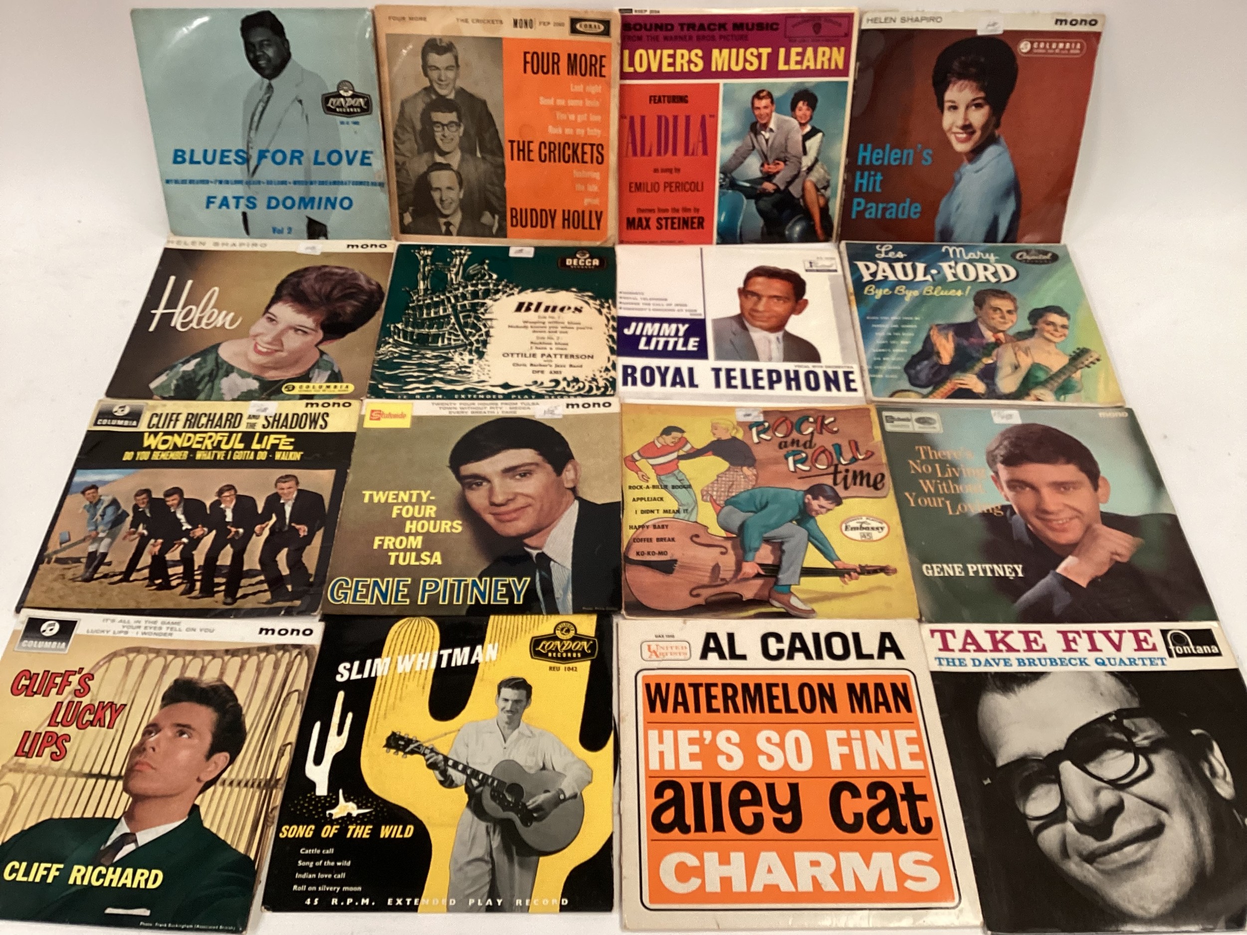 BOX OF VARIOUS EXTENDED PLAY VINYL 7” SINGLES. This selection has artists to include - Elvis Presley - Bild 2 aus 2