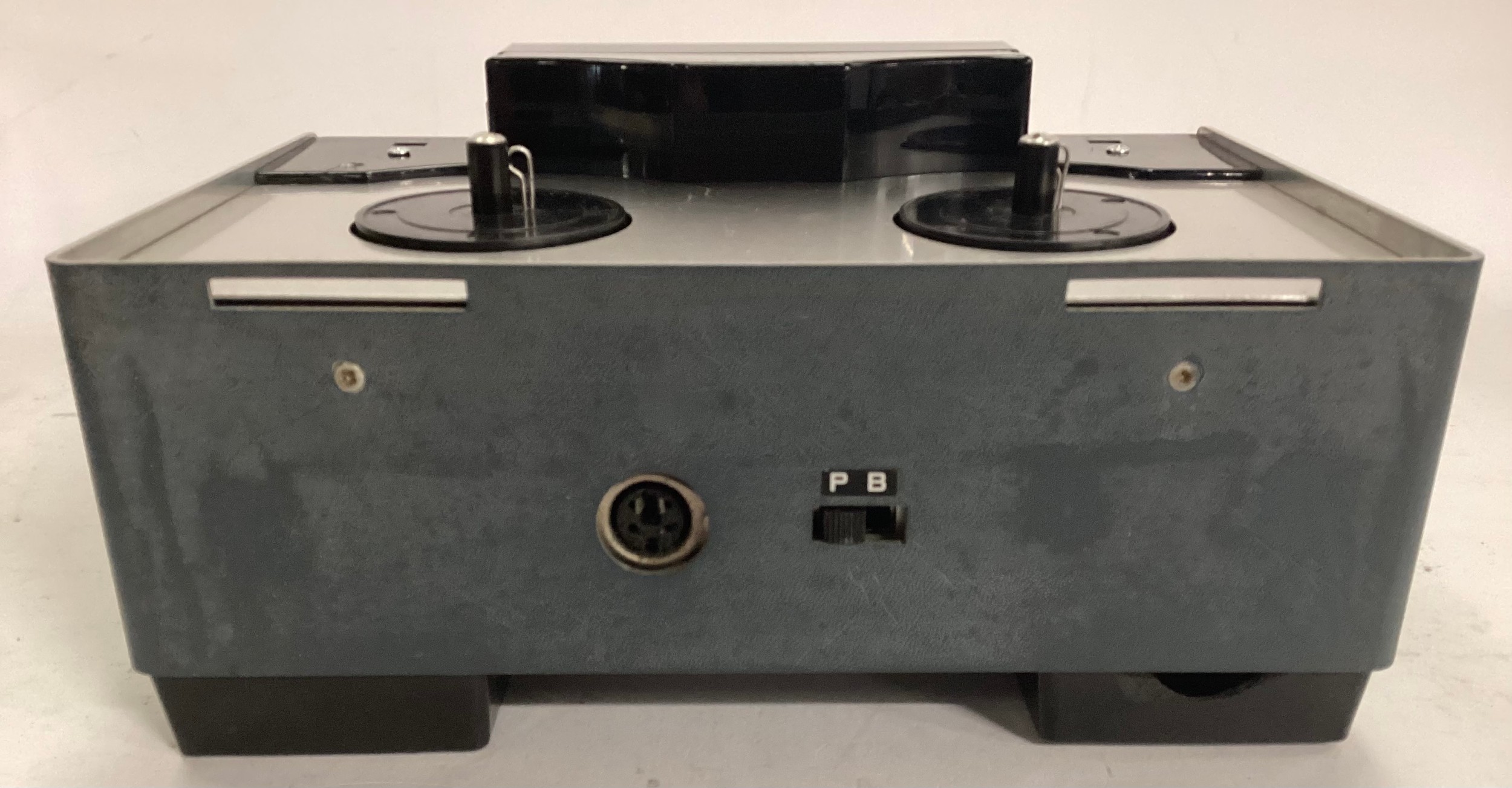 FI-CORD PORTABLE REEL TO REEL TAPE RECORDERS. Here we have 2 tape recorders model No. 202A. One - Image 8 of 8