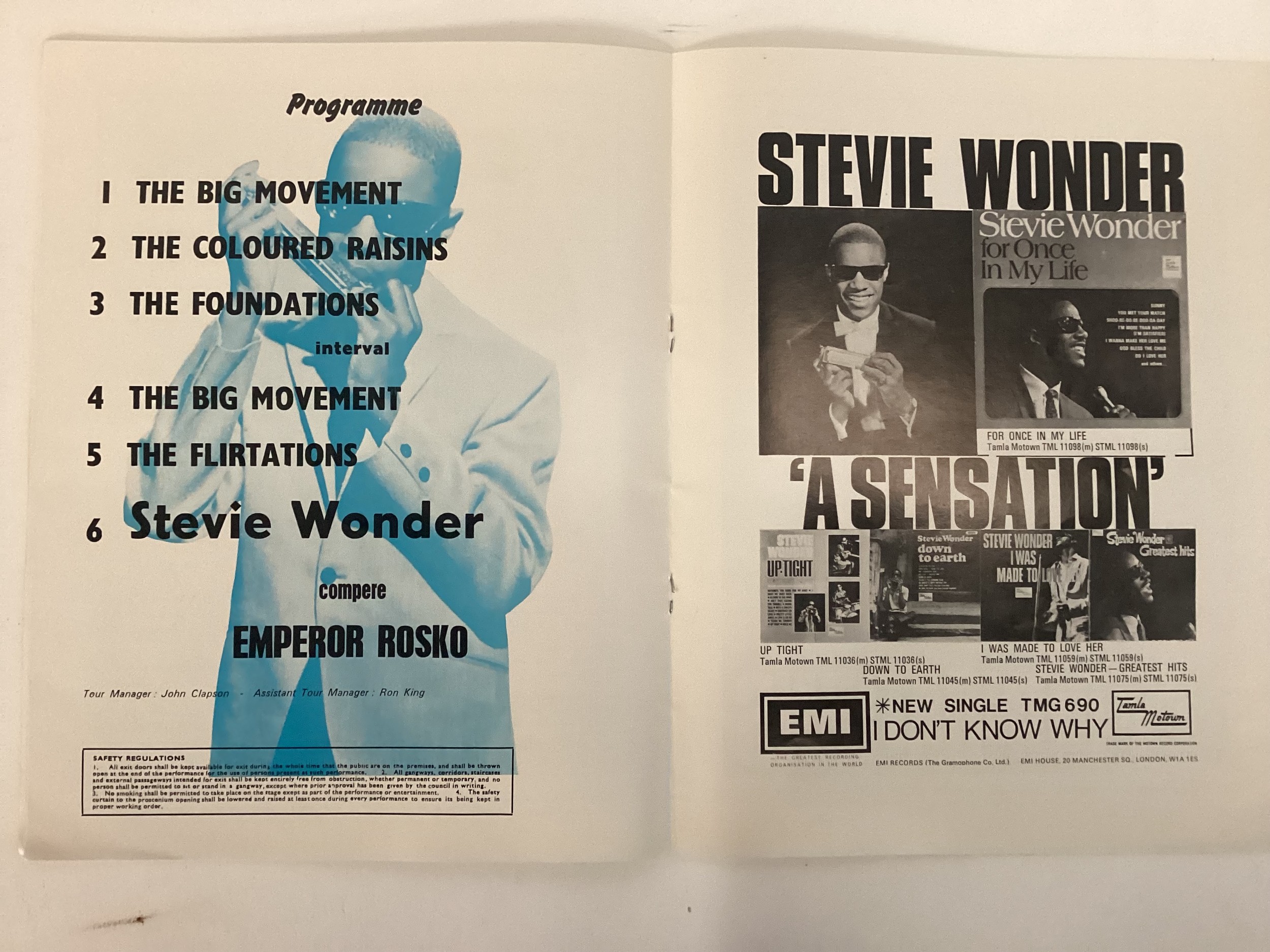 4 VINTAGE MUSIC CONCERT PROGRAMMES. To include The Dave Clark Five with stars also to include The - Bild 9 aus 10