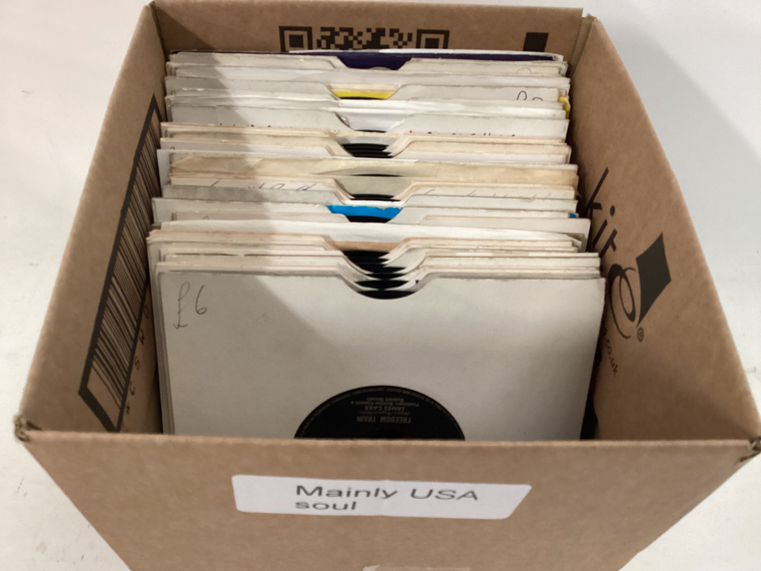 BOX OF VARIOUS USA SOUL RELATED RECORDS. The singles here are mainly American and have the large