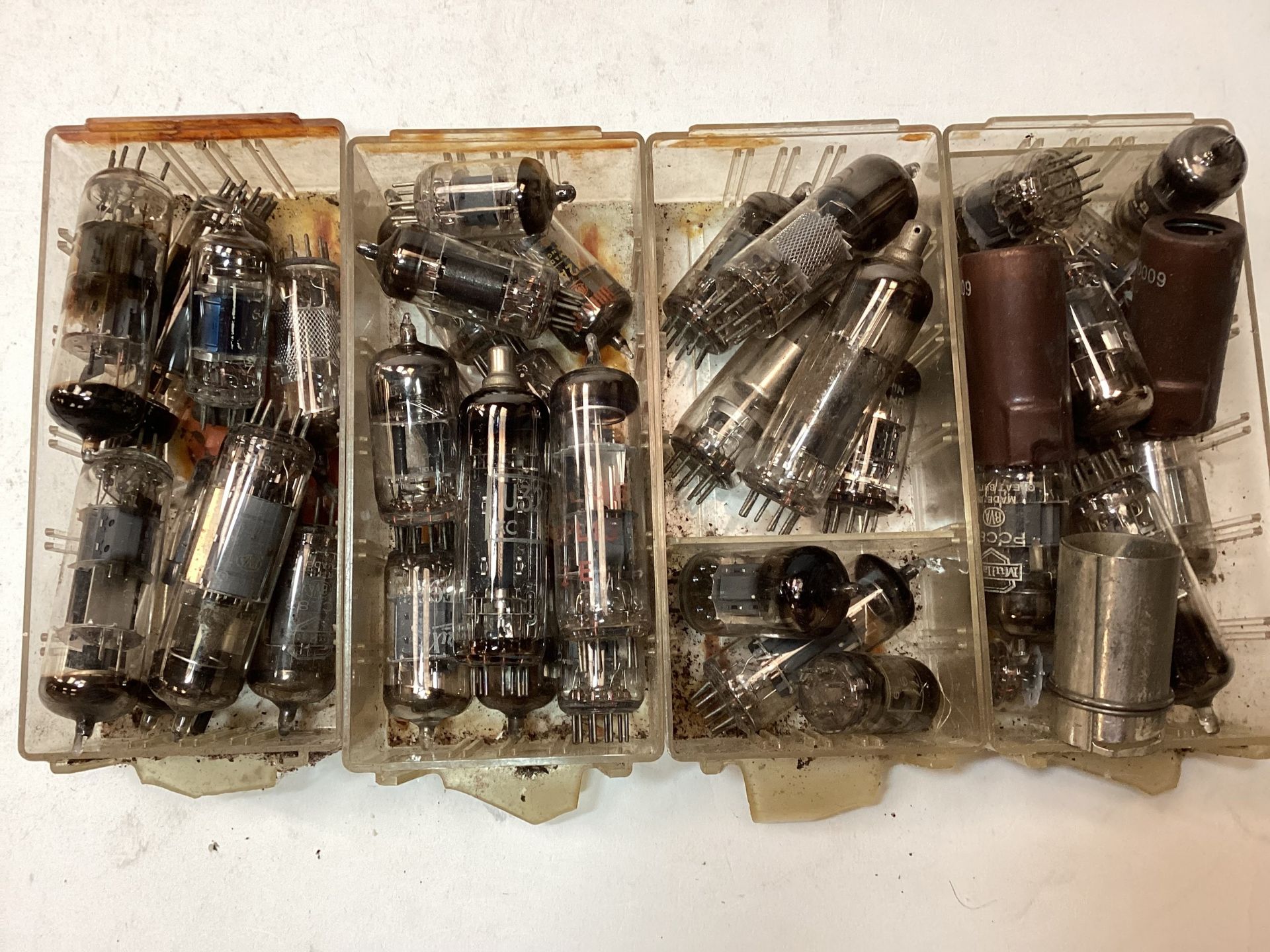LARGE BOX OF VARIOUS VALVES. A very mixed selection of used valves found here in various conditions. - Image 3 of 3