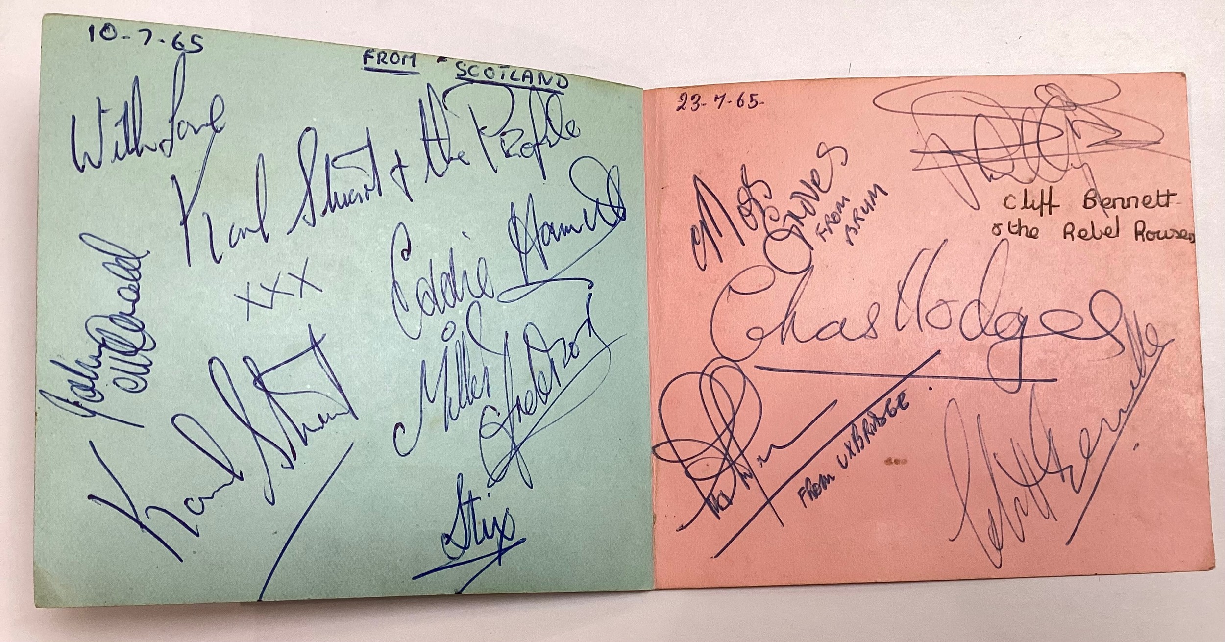 GENUINE 1960’S AUTOGRAPH BOOK CONTAINING VARIOUS POP / ROCK STARS. The book has seen better days - Image 9 of 14