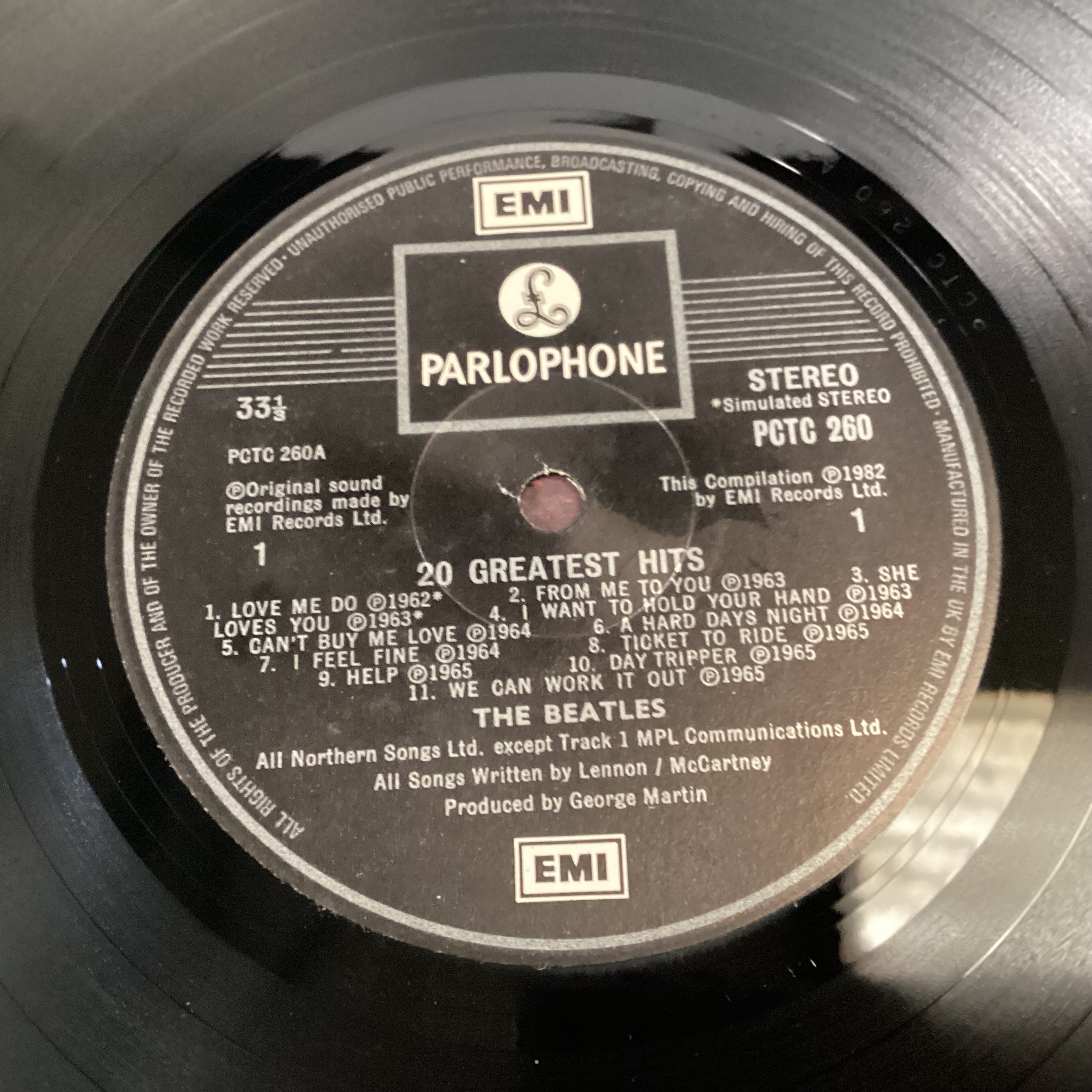 THE BEATLES VINYL LP RECORDS X 2. First we have a copy of ‘Help!’ On Parlophone PMC 1255 released in - Bild 5 aus 9