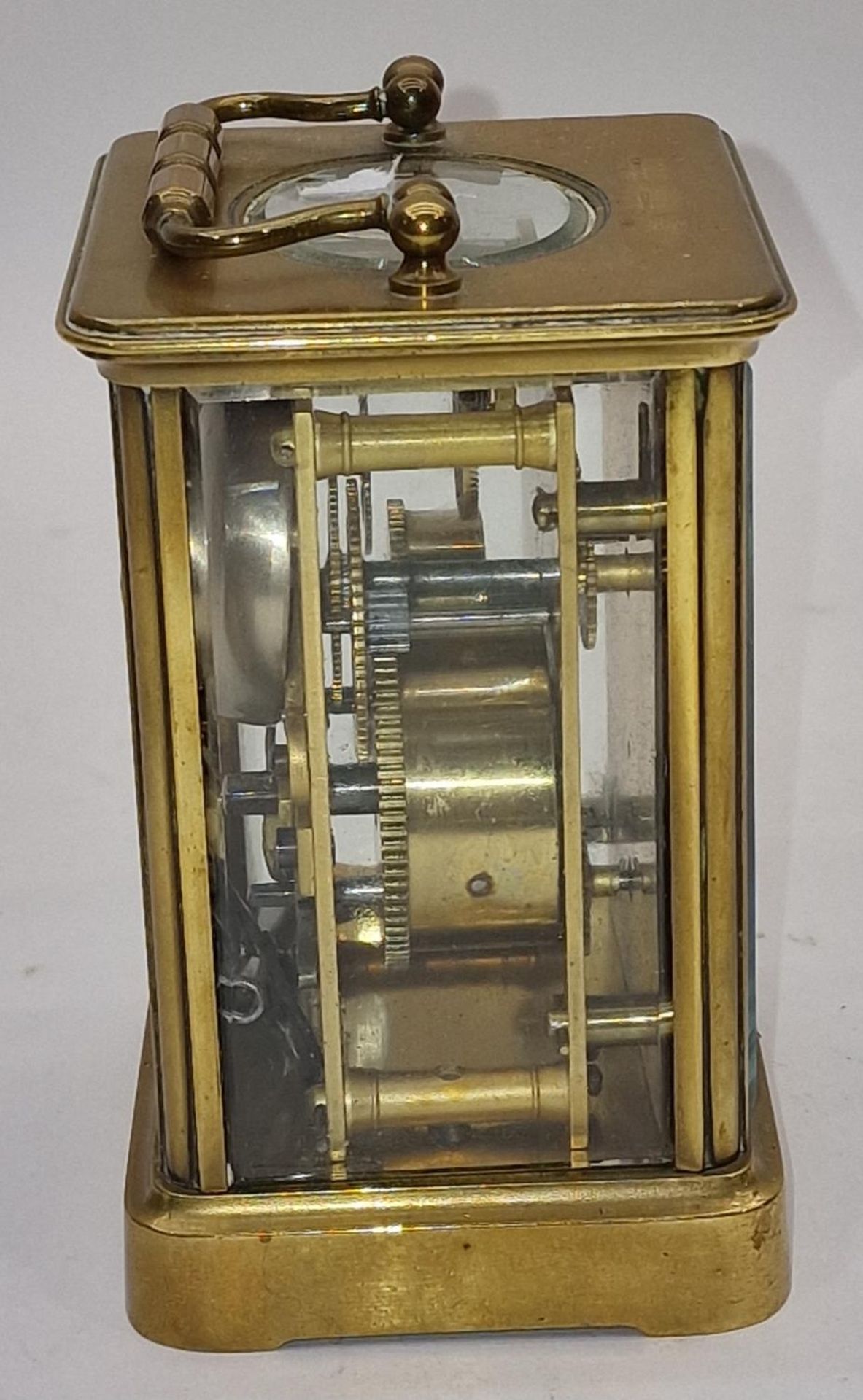Brass cased striking carriage clock with key needs a service running when catalogued - Image 3 of 4