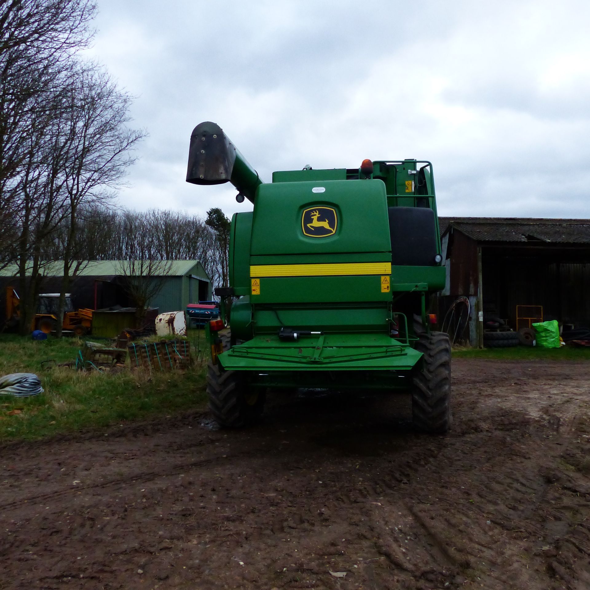 2011 JOHN DEERE T550 COMBINE WITH 22FT HEADER AND HEADER CARRIER, C/W STRAW CHOPPER. REG VU11 AXZ. - Image 3 of 4