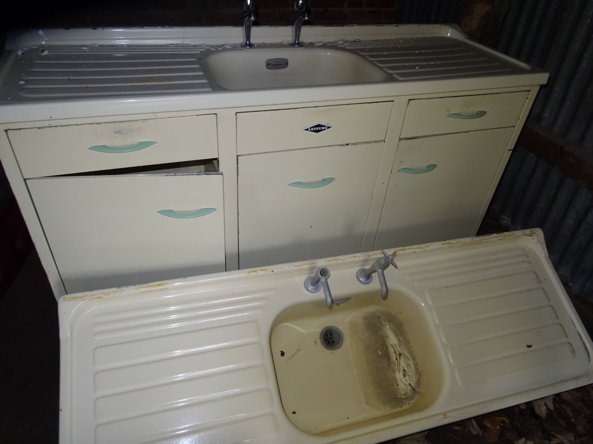 RETRO KITCHEN SINK AND KITCHEN UNIT