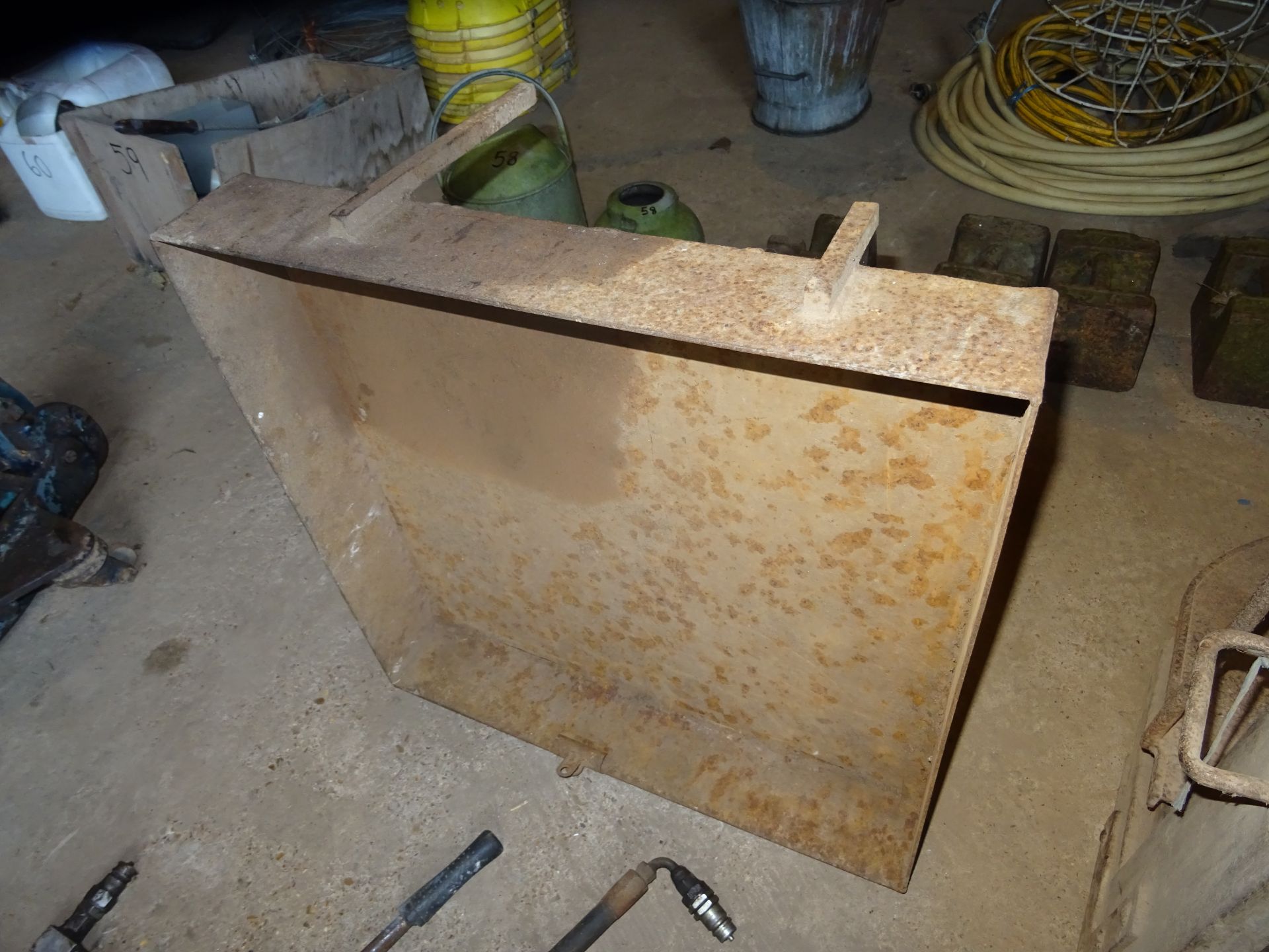 METAL TRAY STAND