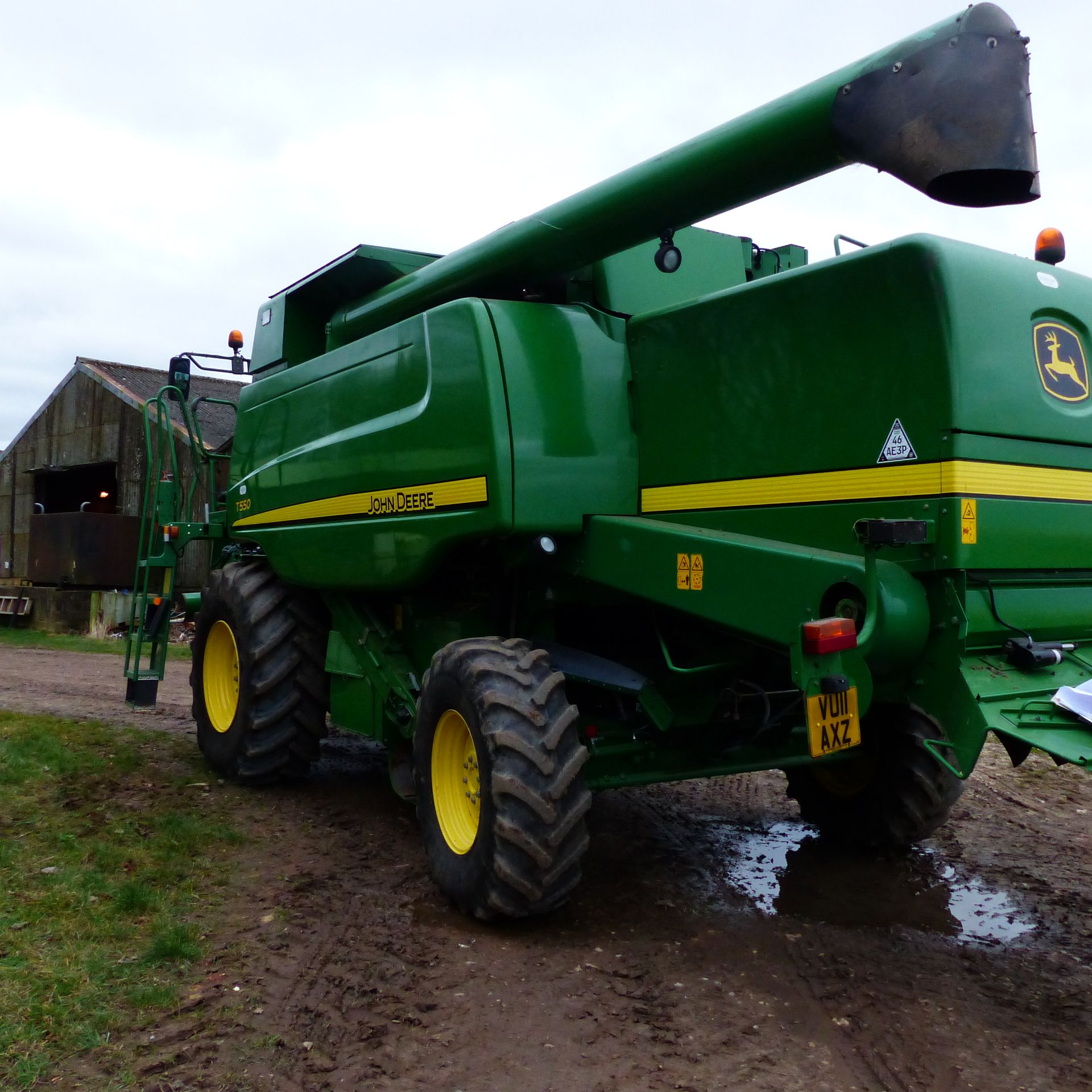 2011 JOHN DEERE T550 COMBINE WITH 22FT HEADER AND HEADER CARRIER, C/W STRAW CHOPPER. REG VU11 AXZ. - Image 2 of 4