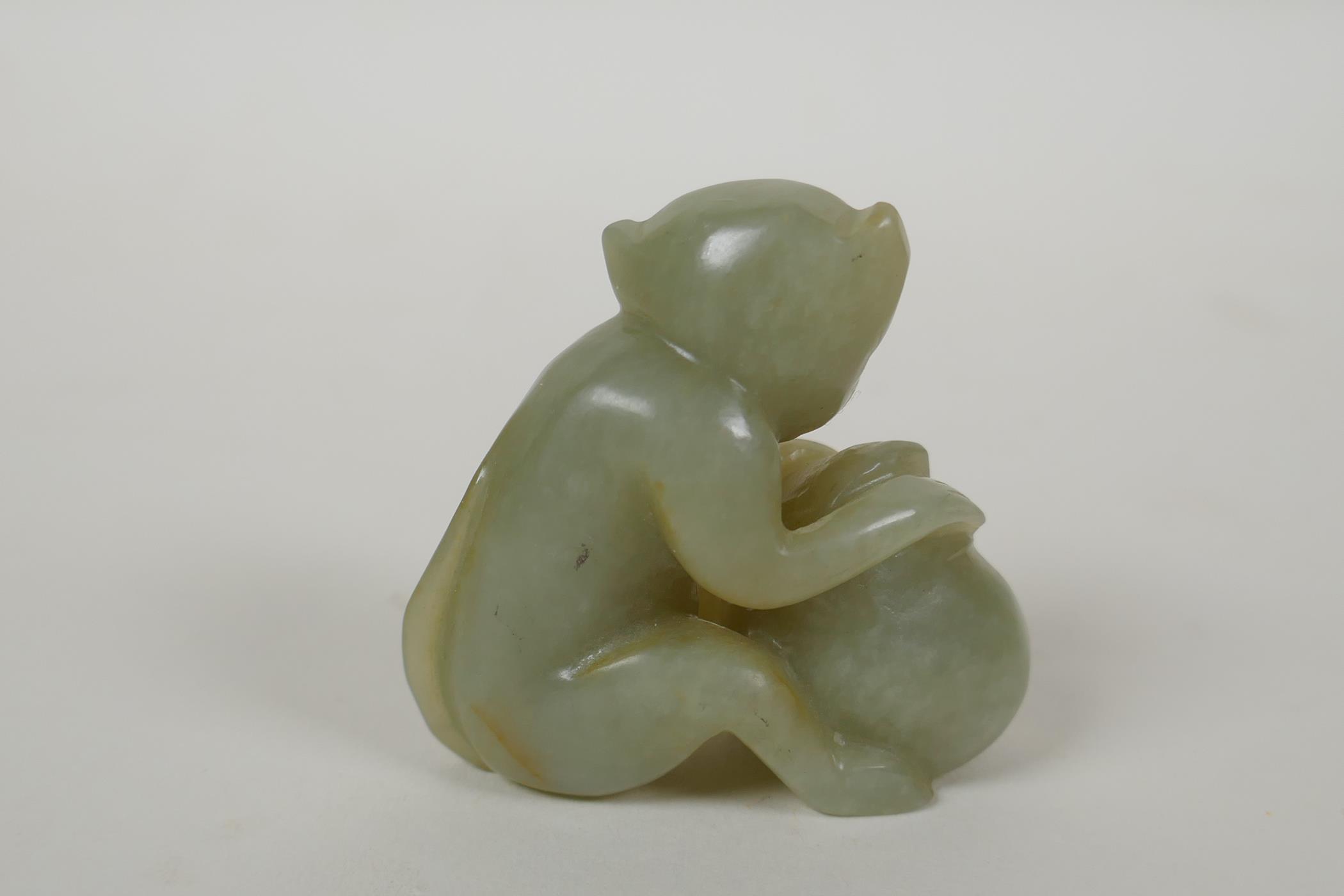 A Chinese carved nephrite jade monkey with a peach, 5cm high - Image 2 of 2