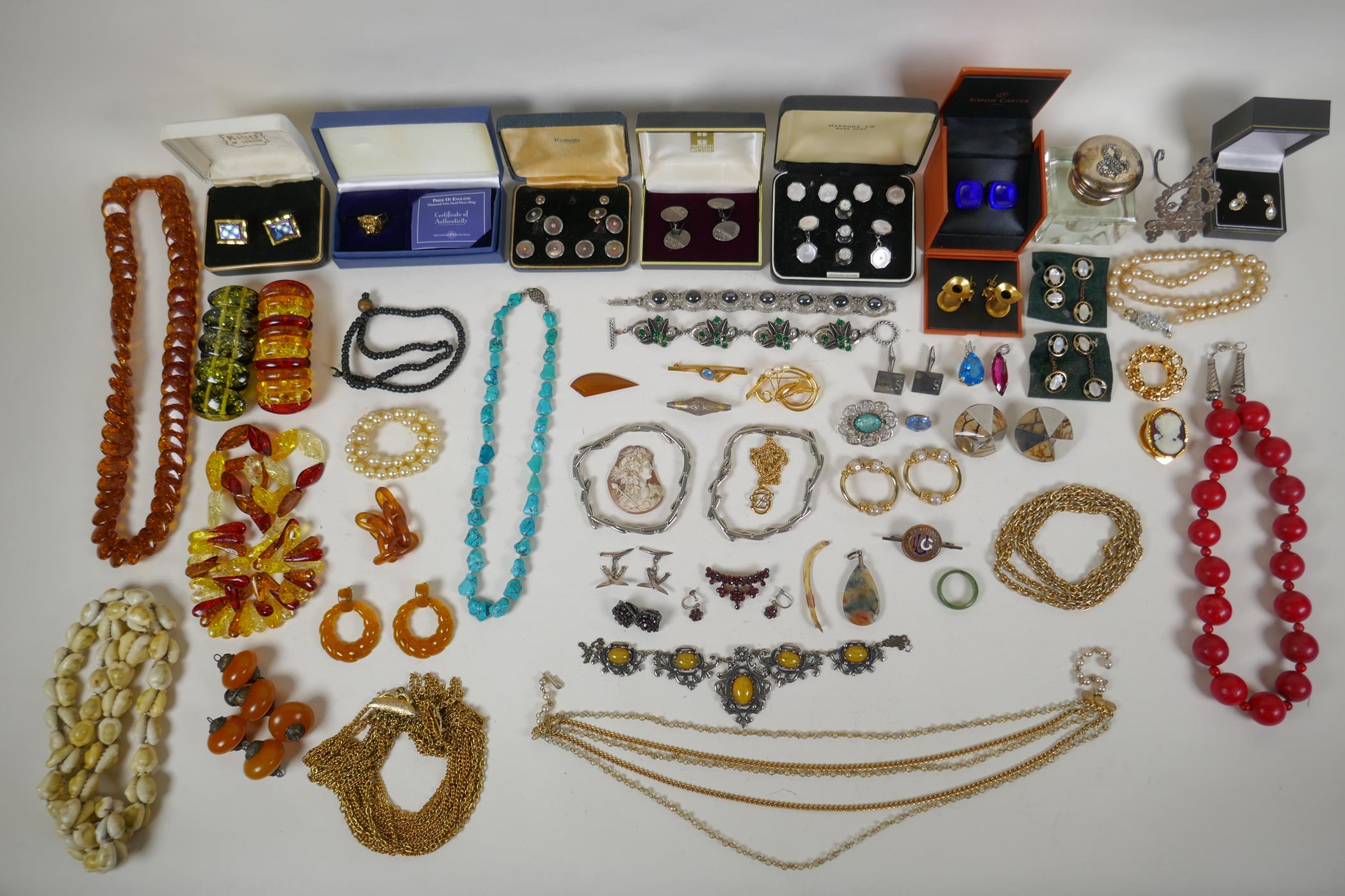 A collection of good quality vintage costume jewellery including brooches, necklaces, earrings,