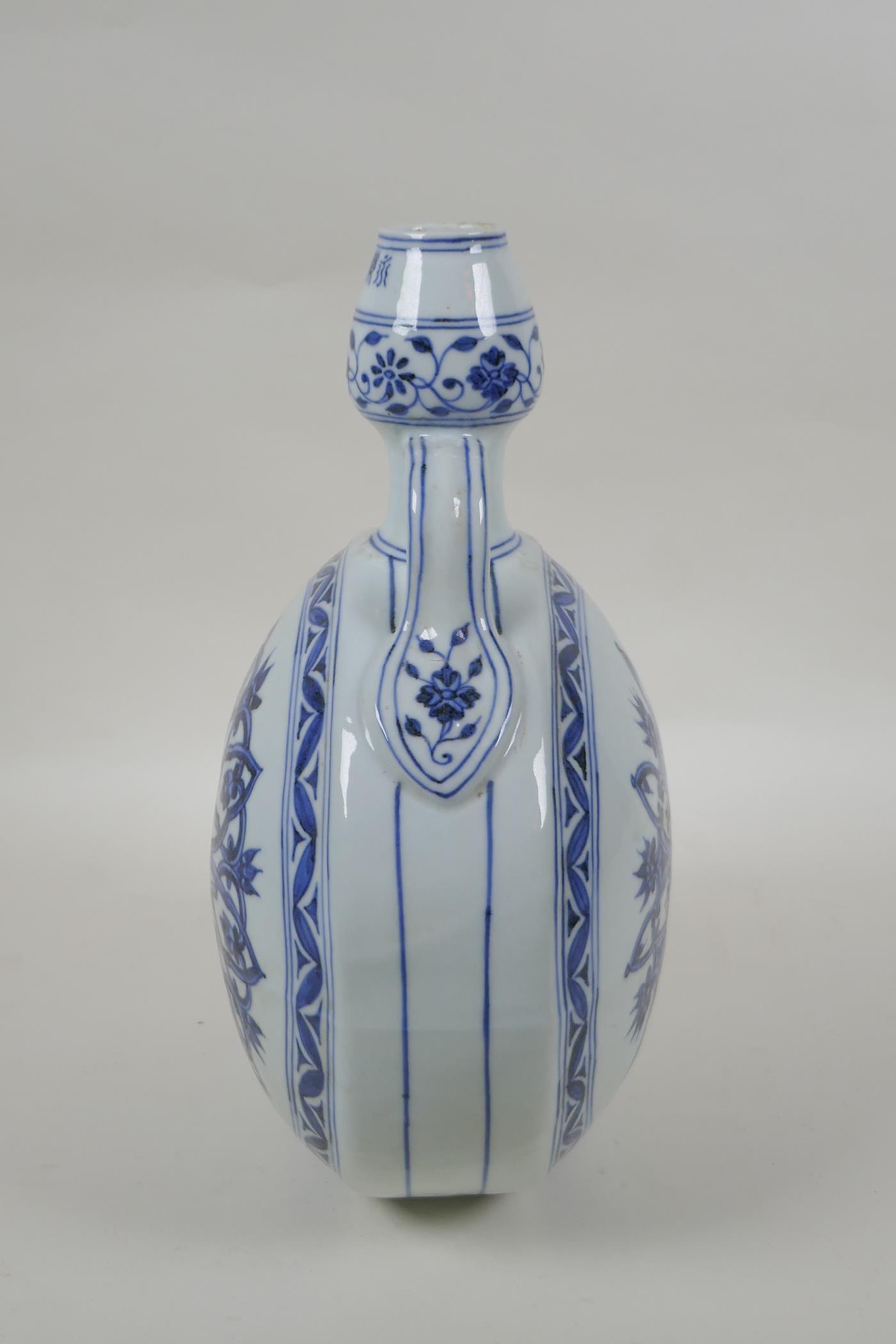 A Chinese blue and white porcelain garlic head shaped moon flask with two handles, 4 character marks - Image 4 of 6