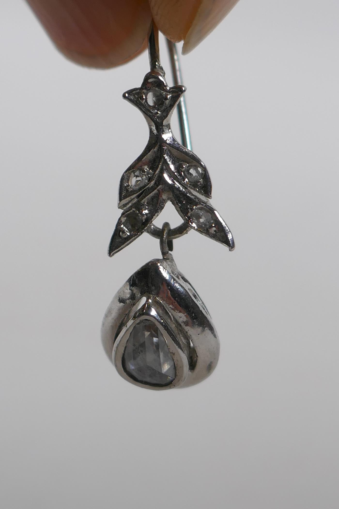 A pair of Iranian plated yellow metal drop earrings set with diamonds - Image 3 of 4