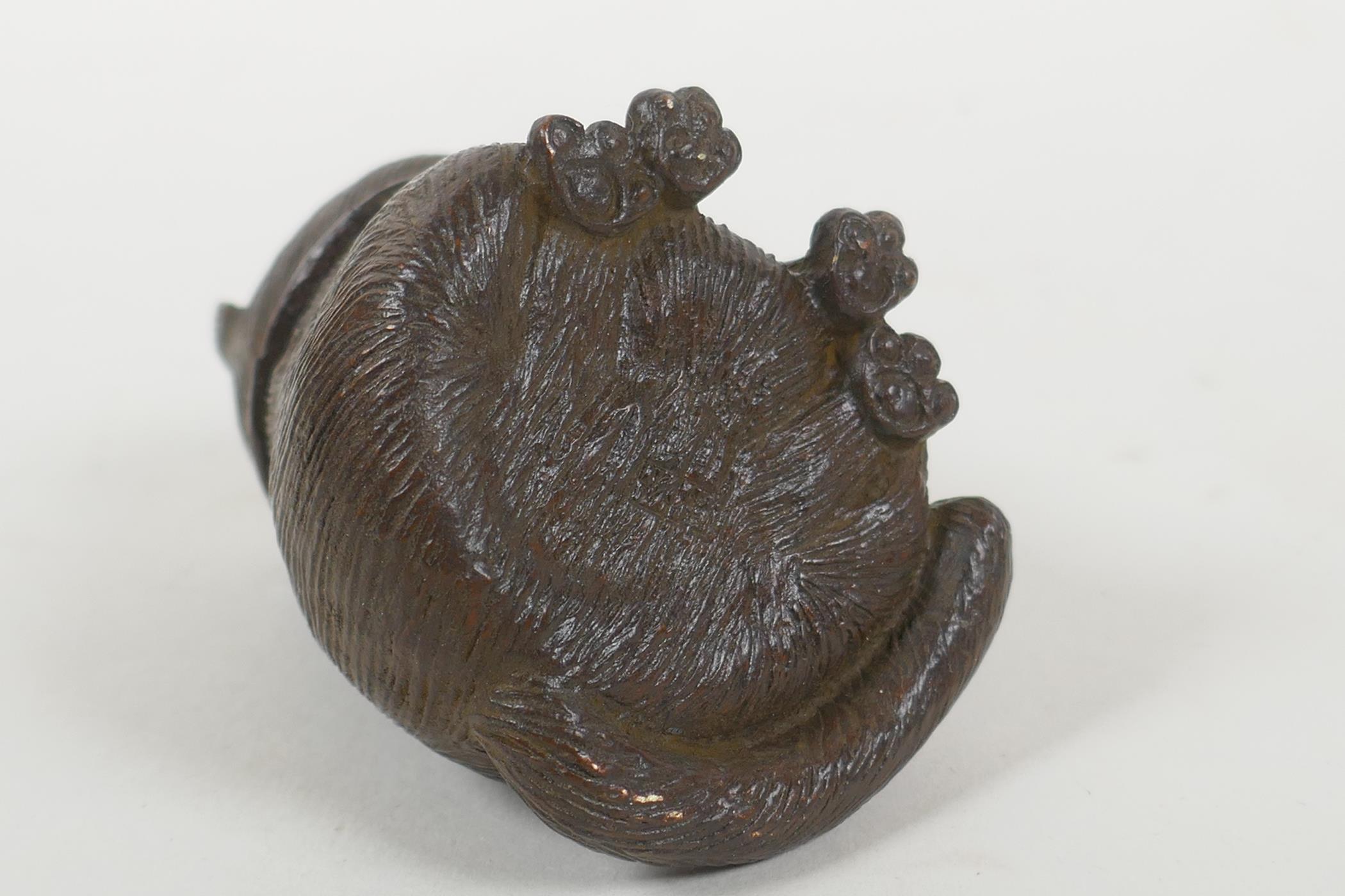 An oriental bronze cat, 6cm high - Image 2 of 2