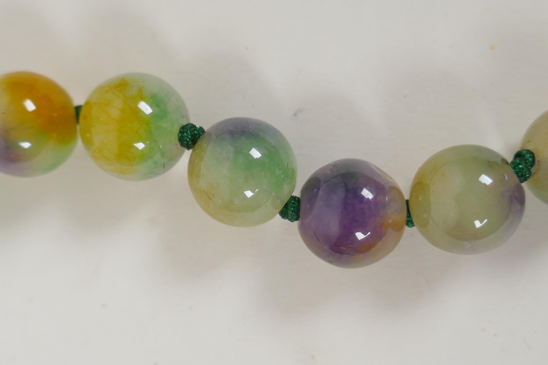 A multi colour jade bead necklace, 78cm long - Image 3 of 4