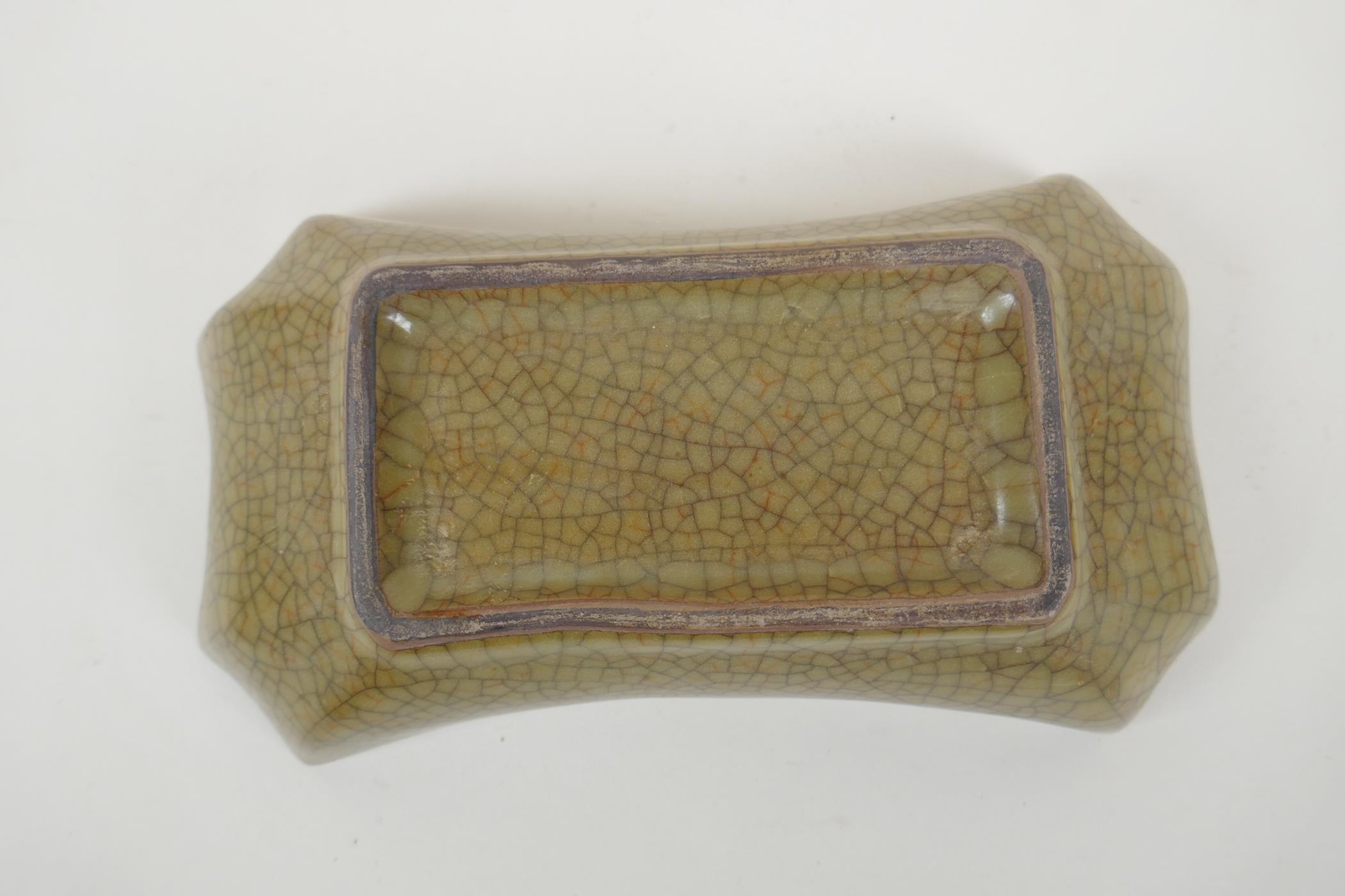 A Chinese rectangular crackleware dish, 23 x 13cm - Image 4 of 4
