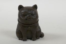 An oriental bronze cat, 6cm high