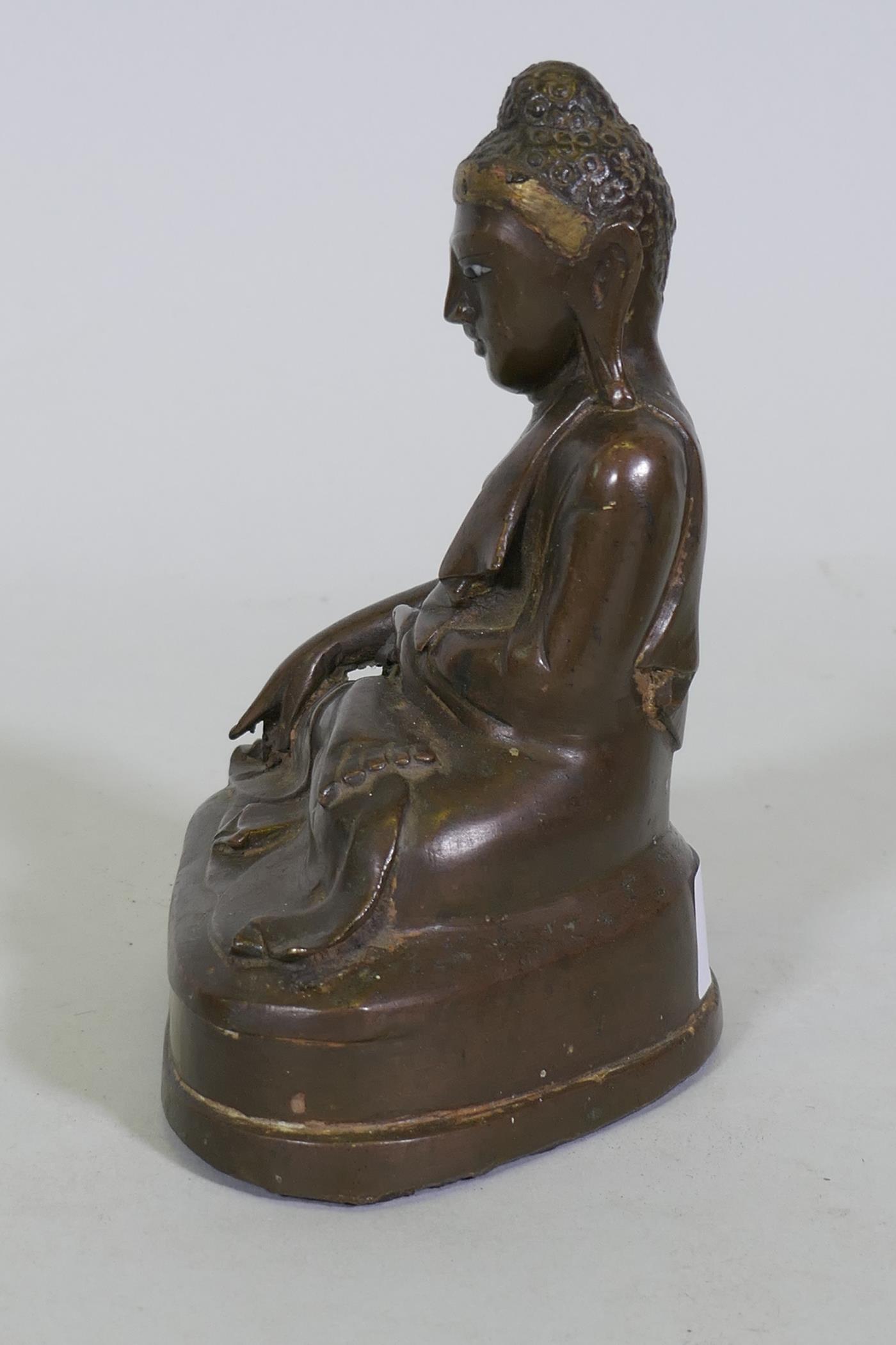 Oriental bronze Buddha with inset glass eyes, possibly Burmese, 17cm high - Image 4 of 7