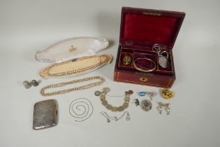 A collection of good quality vintage silver and gold plated costume jewellery, including