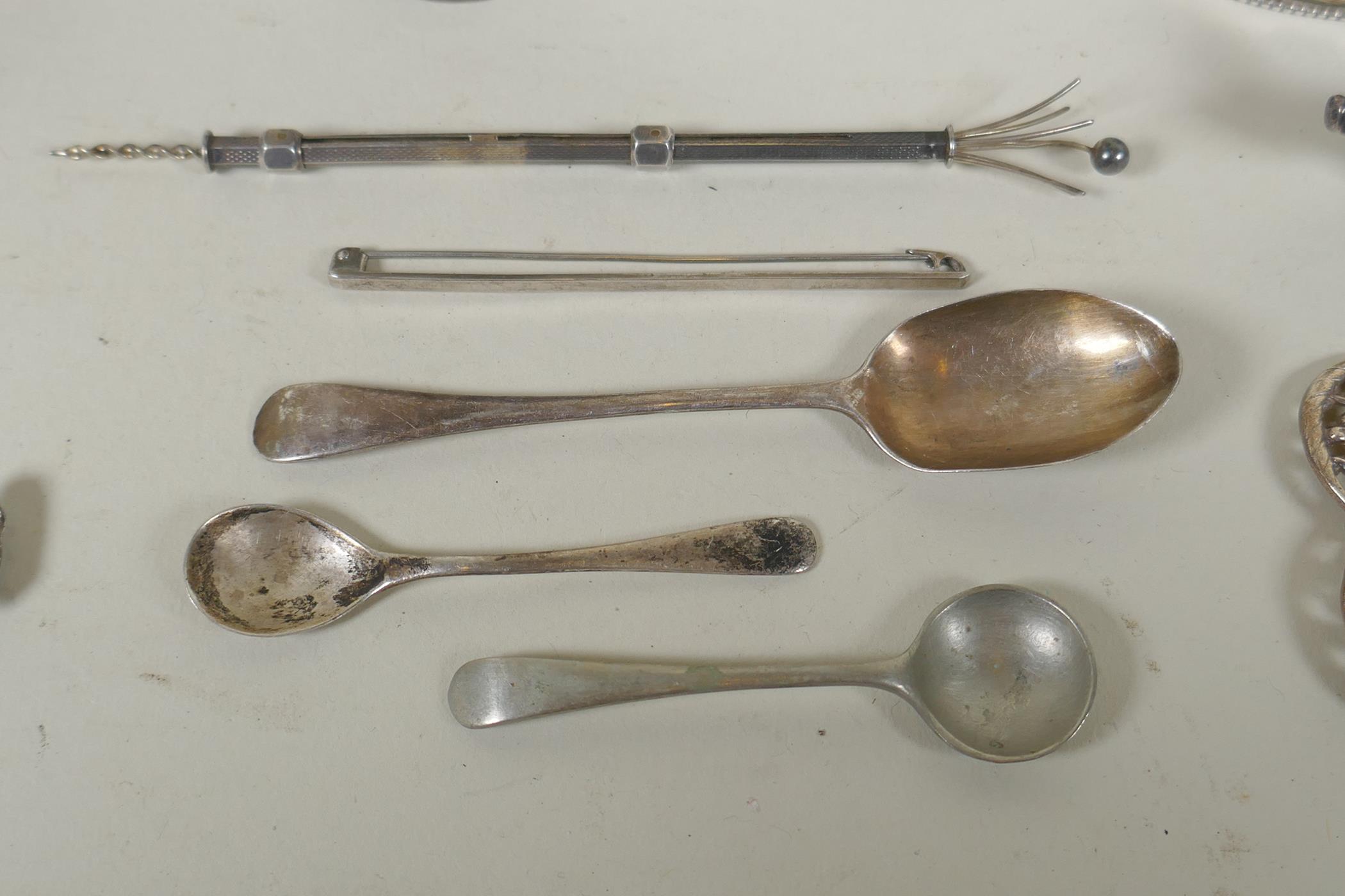 A quantity of silver items to include belt buckles, napkin rings, cups, knife rests, etd, 230g, - Image 5 of 8