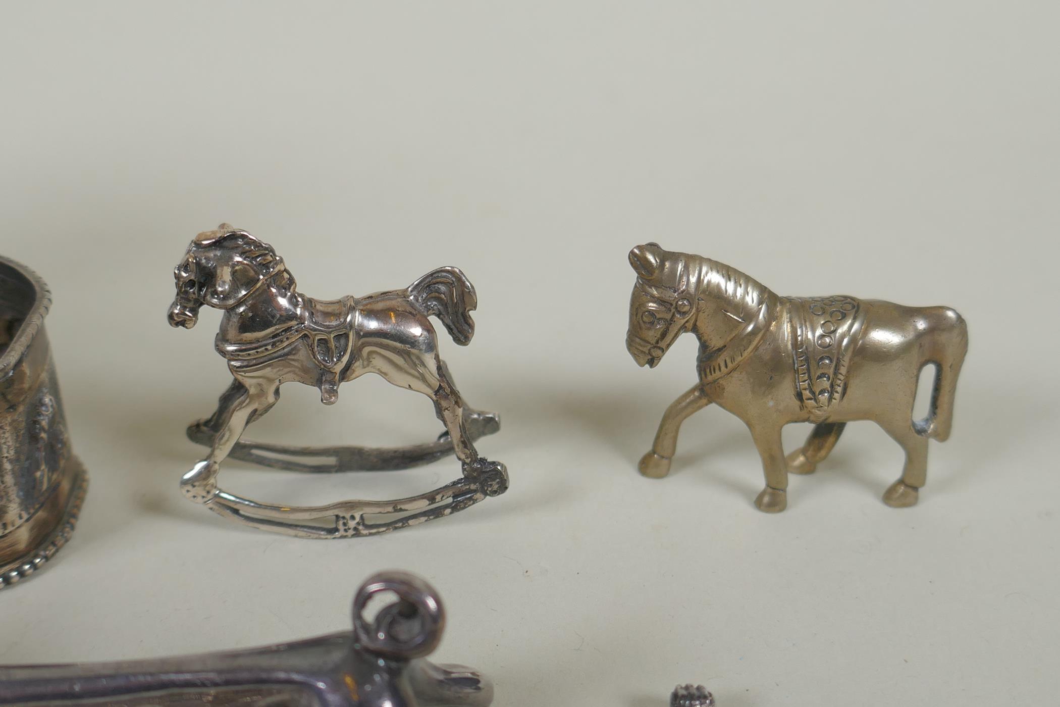 A quantity of silver items to include belt buckles, napkin rings, cups, knife rests, etd, 230g, - Image 8 of 8