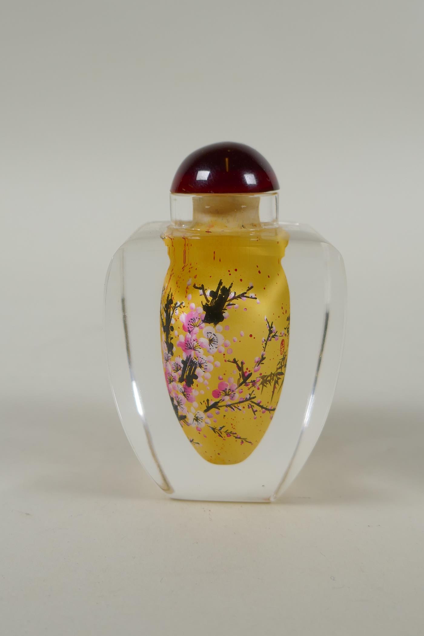 A Chinese reverse painted glass snuff bottle decorated with a branch in bloom, 9cm high - Image 3 of 7