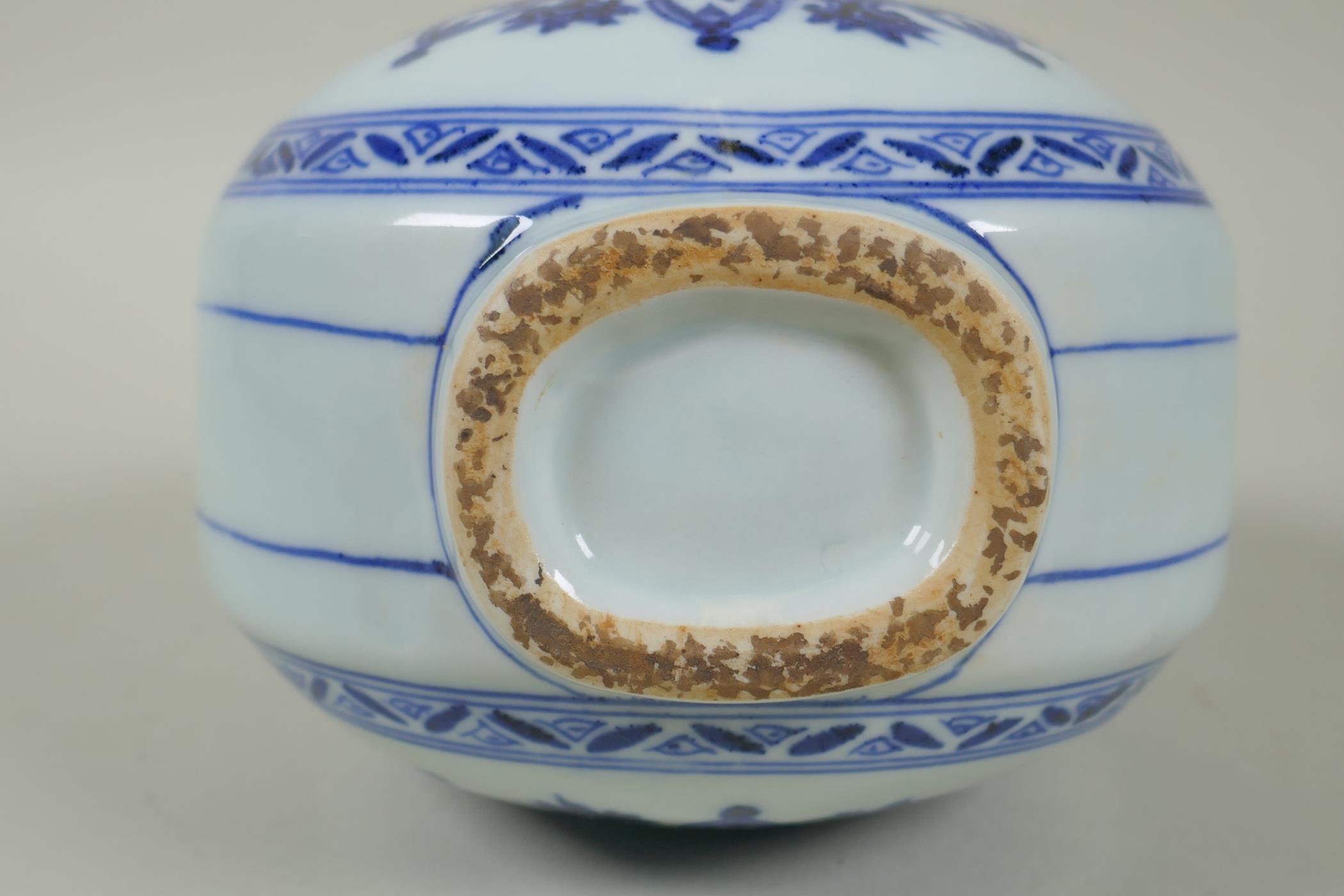 A Chinese blue and white porcelain garlic head shaped flask with two handles and yin yang - Image 5 of 6