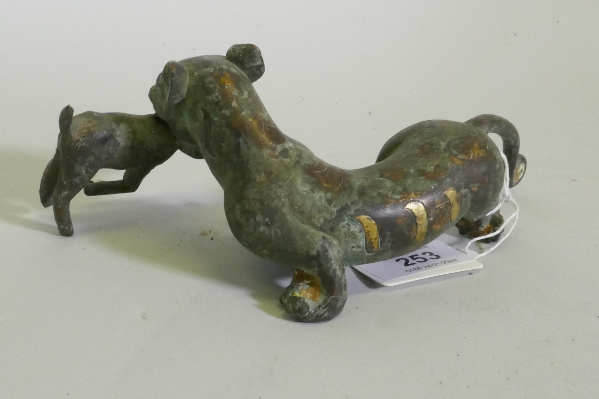 An Eastern bronze figure of a lion with prey, 20 x 7cm high - Image 3 of 4