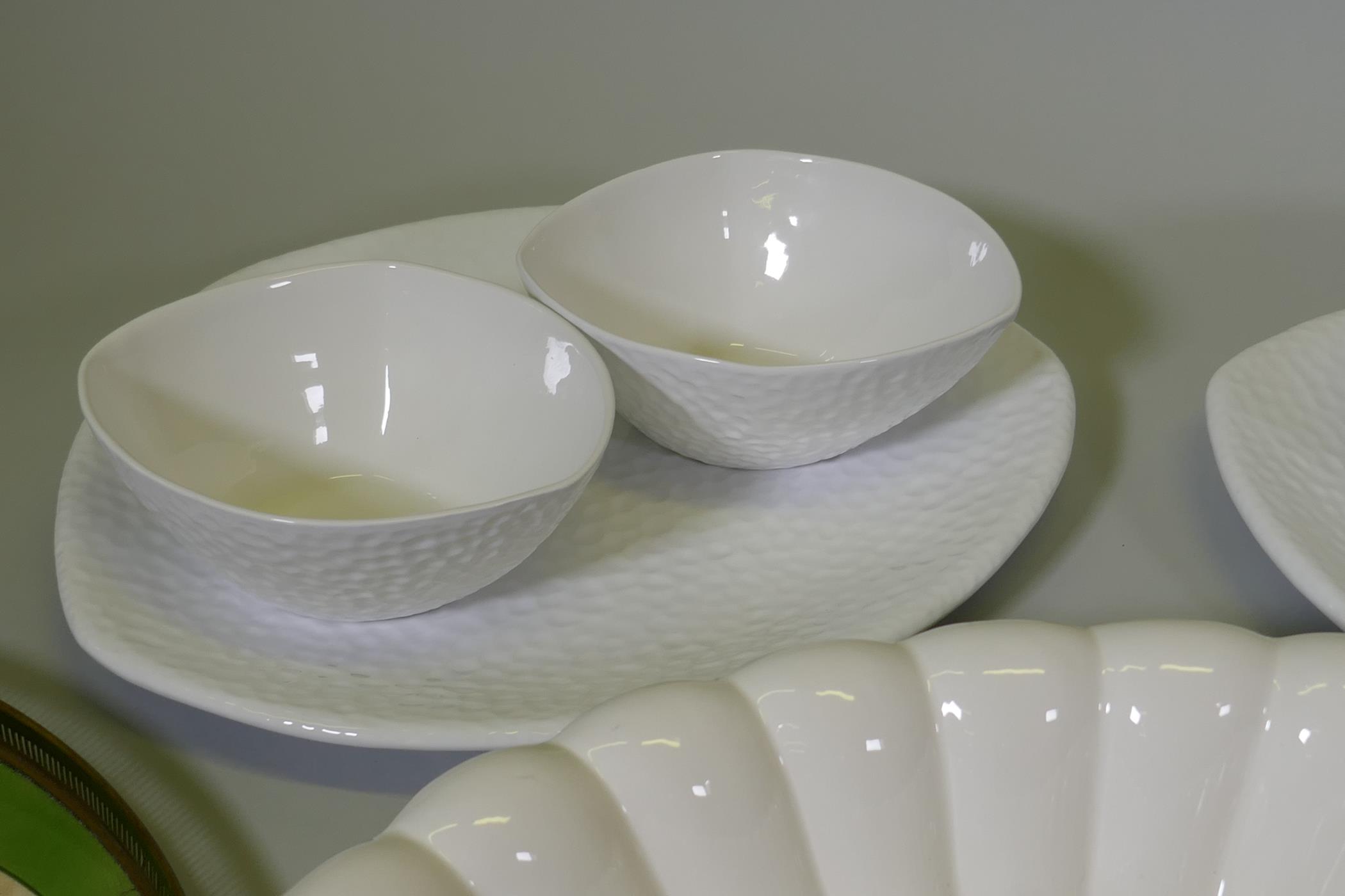 A large Italian Bassano fluted bowl, serving platters and bowls, a Villeroy & Boch serving dish - Image 6 of 6