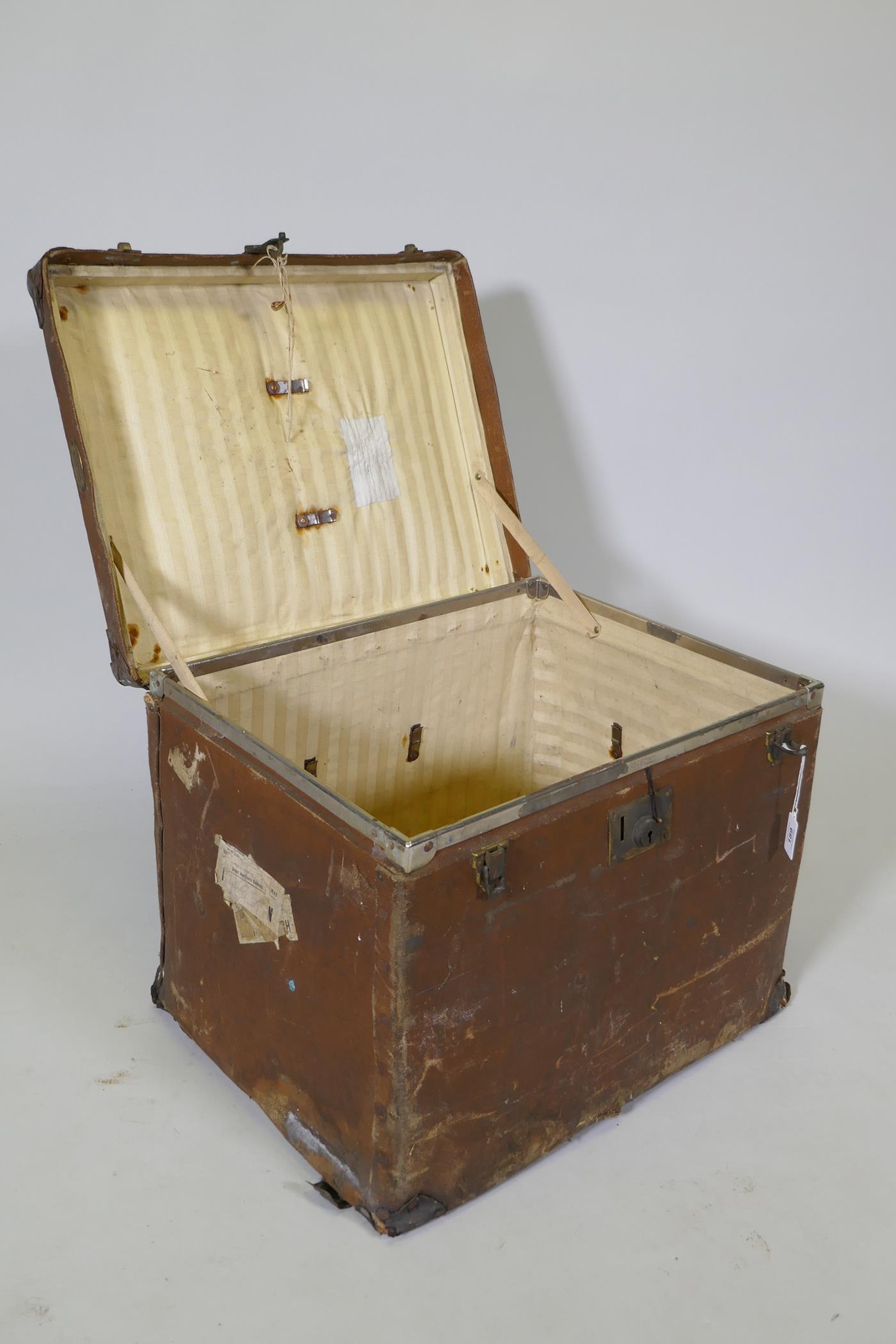 A vintage canvas travel trunk with leather mounts, 52 x 42cm, 40cm high - Image 5 of 6