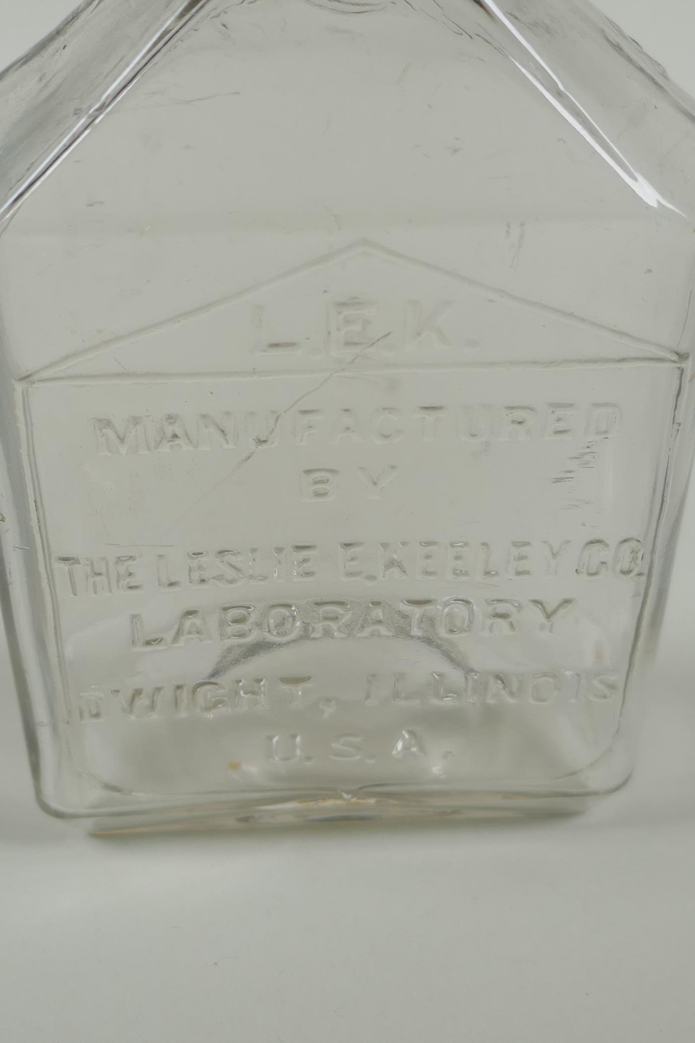 An antique American apothecary bottle, by Leslie E. Keeley (L.E.K.), 15cm high - Image 2 of 5