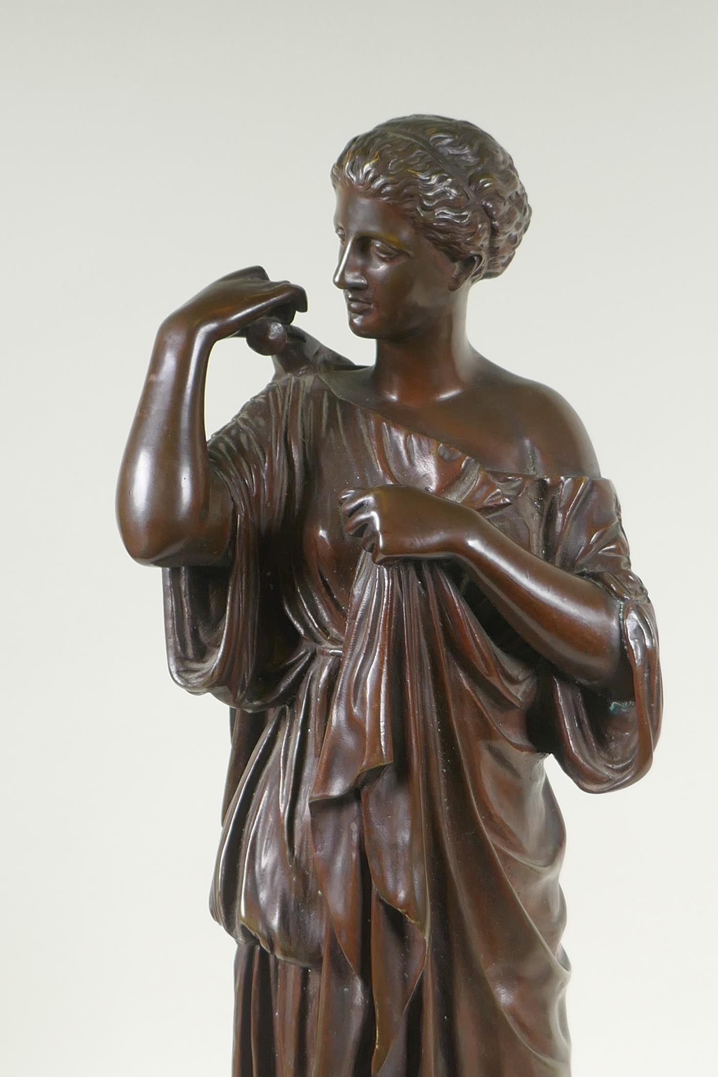 A Grand Tour style bronze of a Greco-Roman woman, Diana of Gabii, after Praxiteles, 55cm high - Image 2 of 5