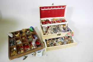 A quantity of vintage costume jewellery