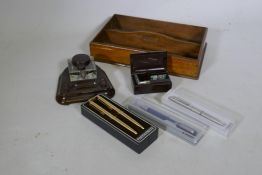 A Prettywell bakelite desk stand with pen tray and inkwell, 15 x 14cm and a bakelite Gillette
